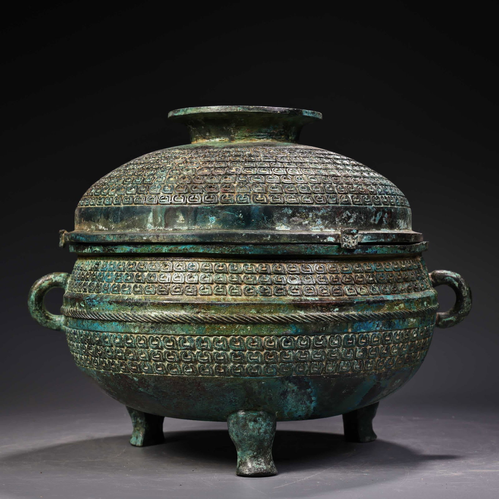 A Han Dynasty bronze round cauldron furnace (1 of 14)