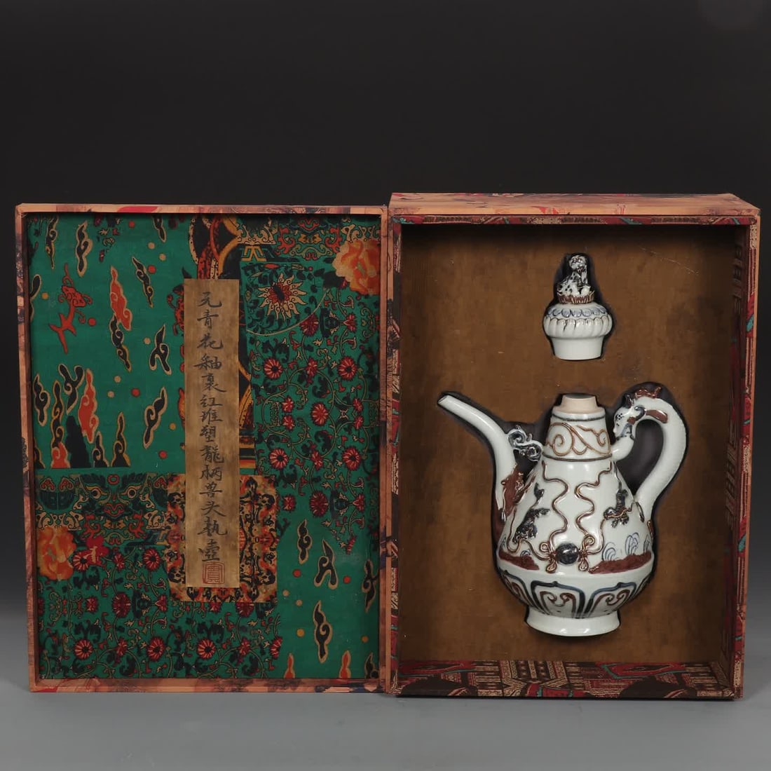 A Yuan blue and white glaze red pile plastic dragon handle animal head holding pot (1 of 9)