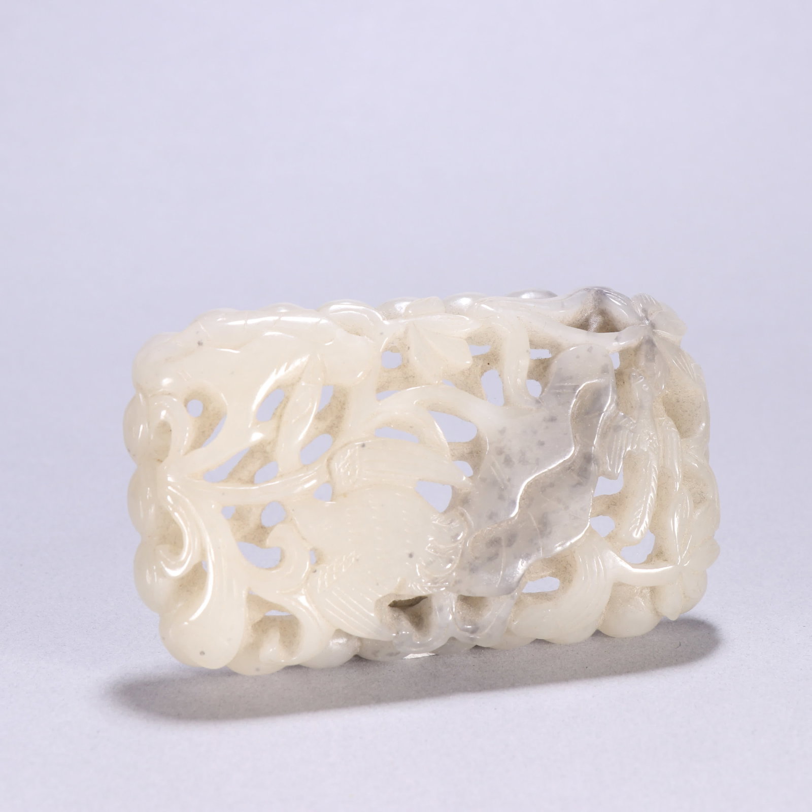 A piece of Qing Dynasty Hetian blue and white seed material with a board: Qing Dynasty Hetian blue and white seed material with plates SIZE: H:5.9cm W:9.9cm W:137.1g (The Dimensions Of All Batches Are Manually Measured.If You Need More Detailed Information, Please Contact O