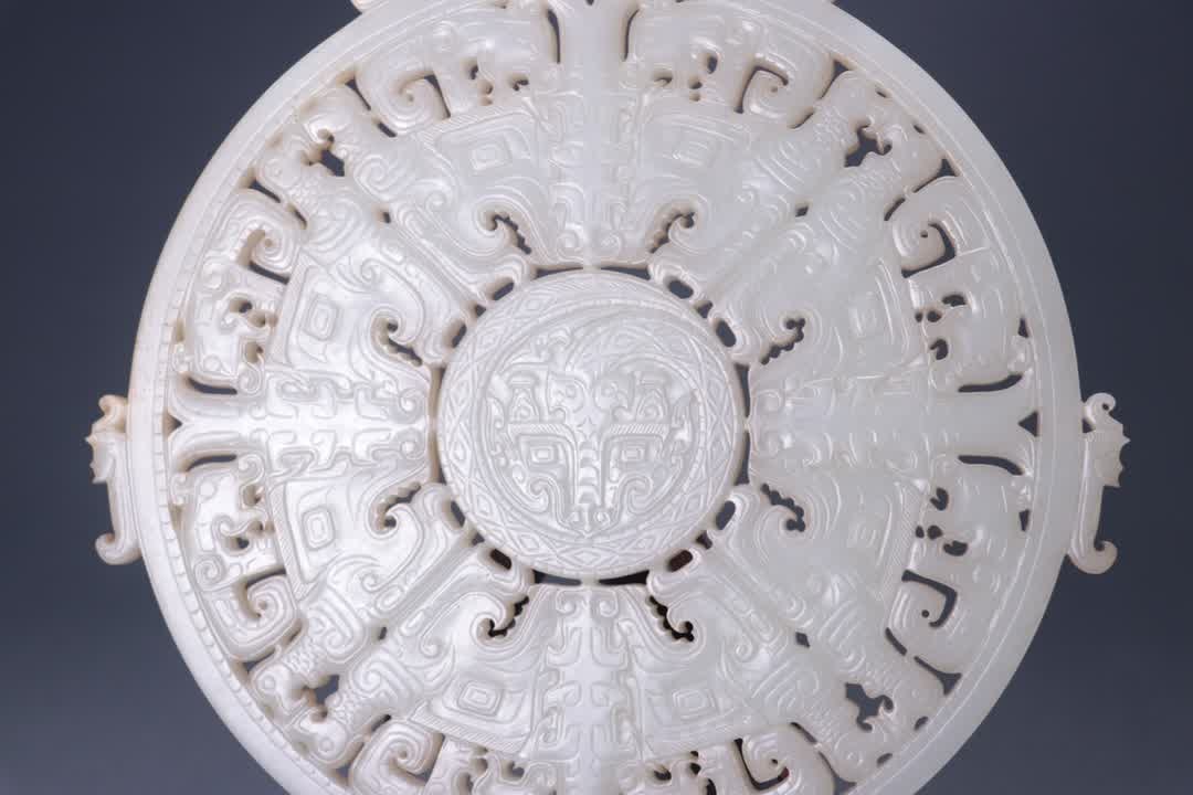A Qing Dynasty jade dragon pattern - 3