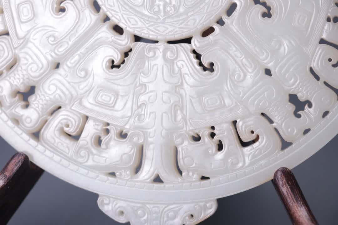 A Qing Dynasty jade dragon pattern - 4