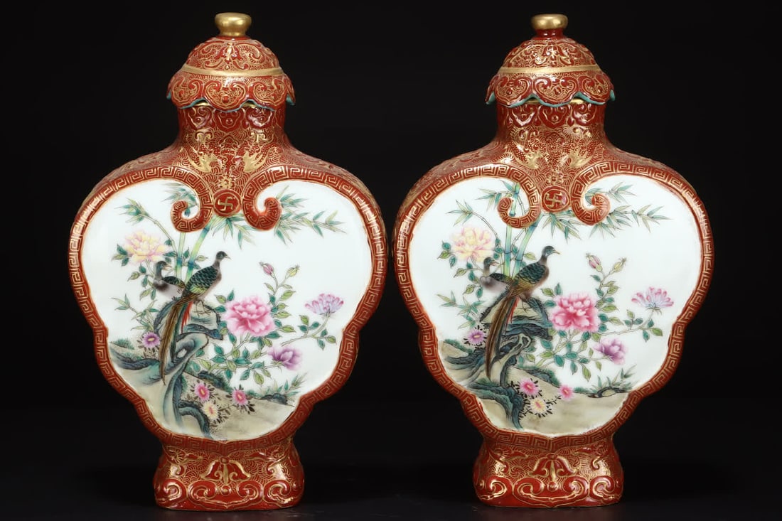 A Qing Dynasty gold-painted window-opening enamel flower and bird pattern moon-hugging vase: Qing Dynasty gilded window enamel flower and bird pattern moon vase SIZE: H: 22.3cm Belly diameter 14.5cm (The Dimensions Of All Batches Are Manually Measured.If You Need More Detailed Information, Pl