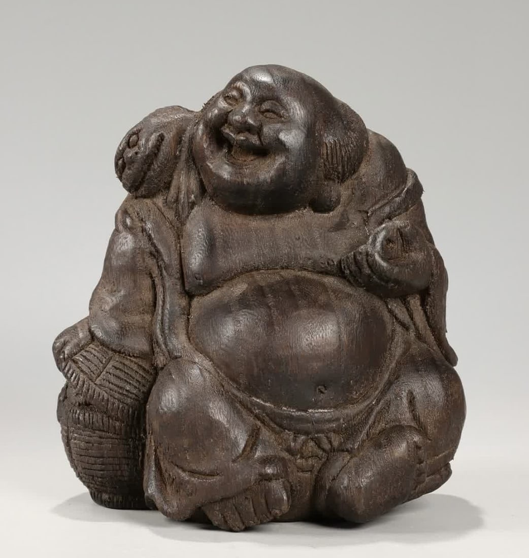 A Qing Dynasty Qinan agarwood carving bangs play golden toad ornament: Qing Dynasty Qinan agarwood carving bangs play golden toad ornament SIZE: H:16cm L:13cm W:10.5cm W:344.5g (The Dimensions Of All Batches Are Manually Measured.If You Need More Detailed Information, Pl