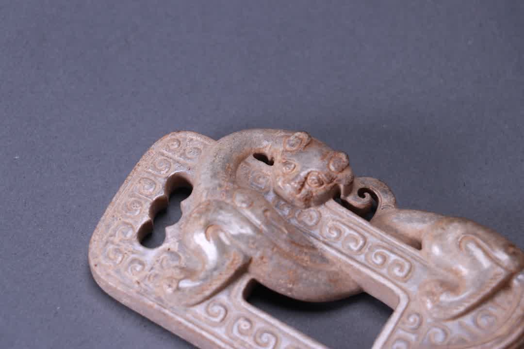 A war Han jade dragon pattern pendant - 2