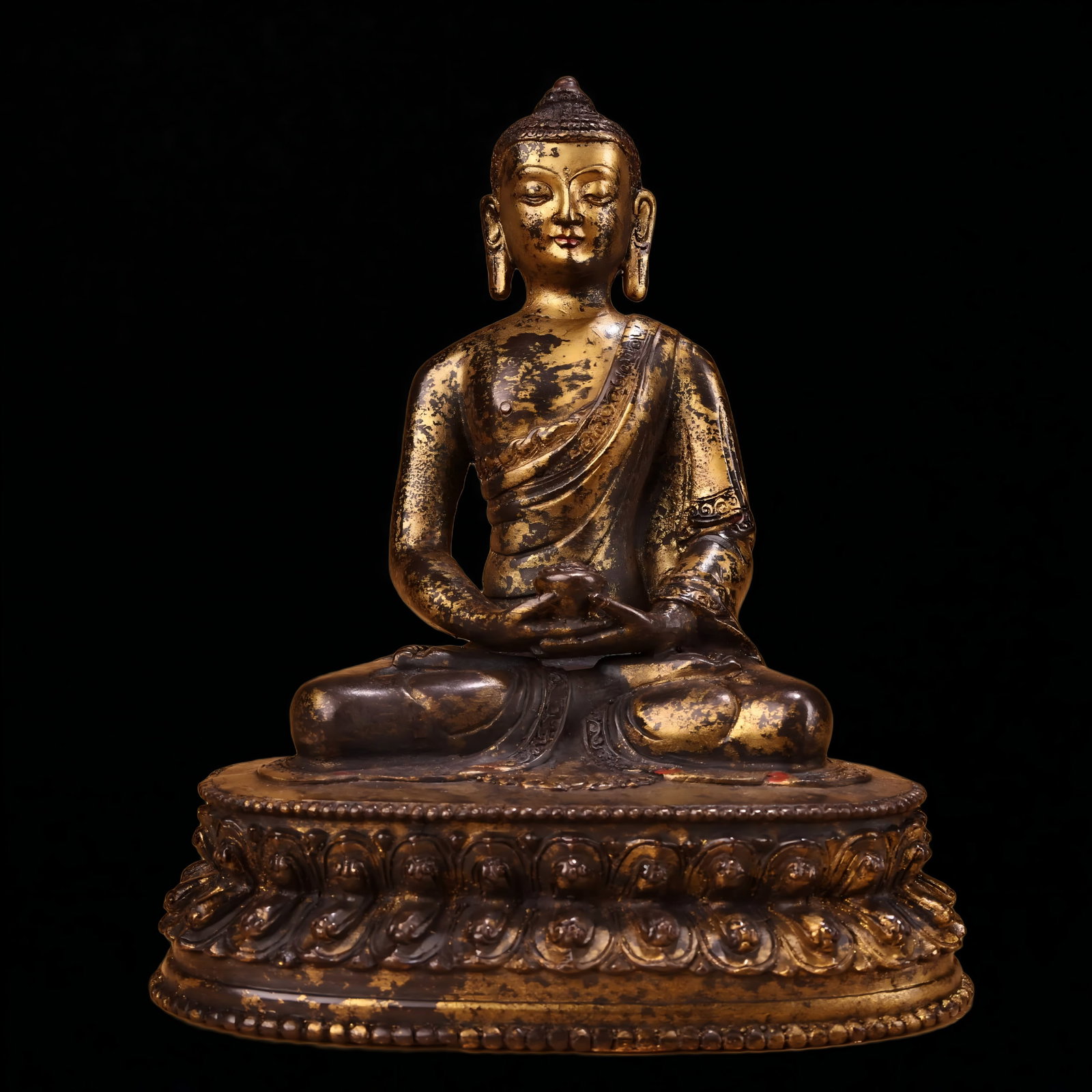A Qing Dynasty bronze carved Buddha with gold mud and gold: A statue of the Infinite Life Buddha carved in gold in the Qing Dynasty SIZE: W:980g H:21cm W:16cm (The Dimensions Of All Batches Are Manually Measured.If You Need More Detailed Information, Please Co