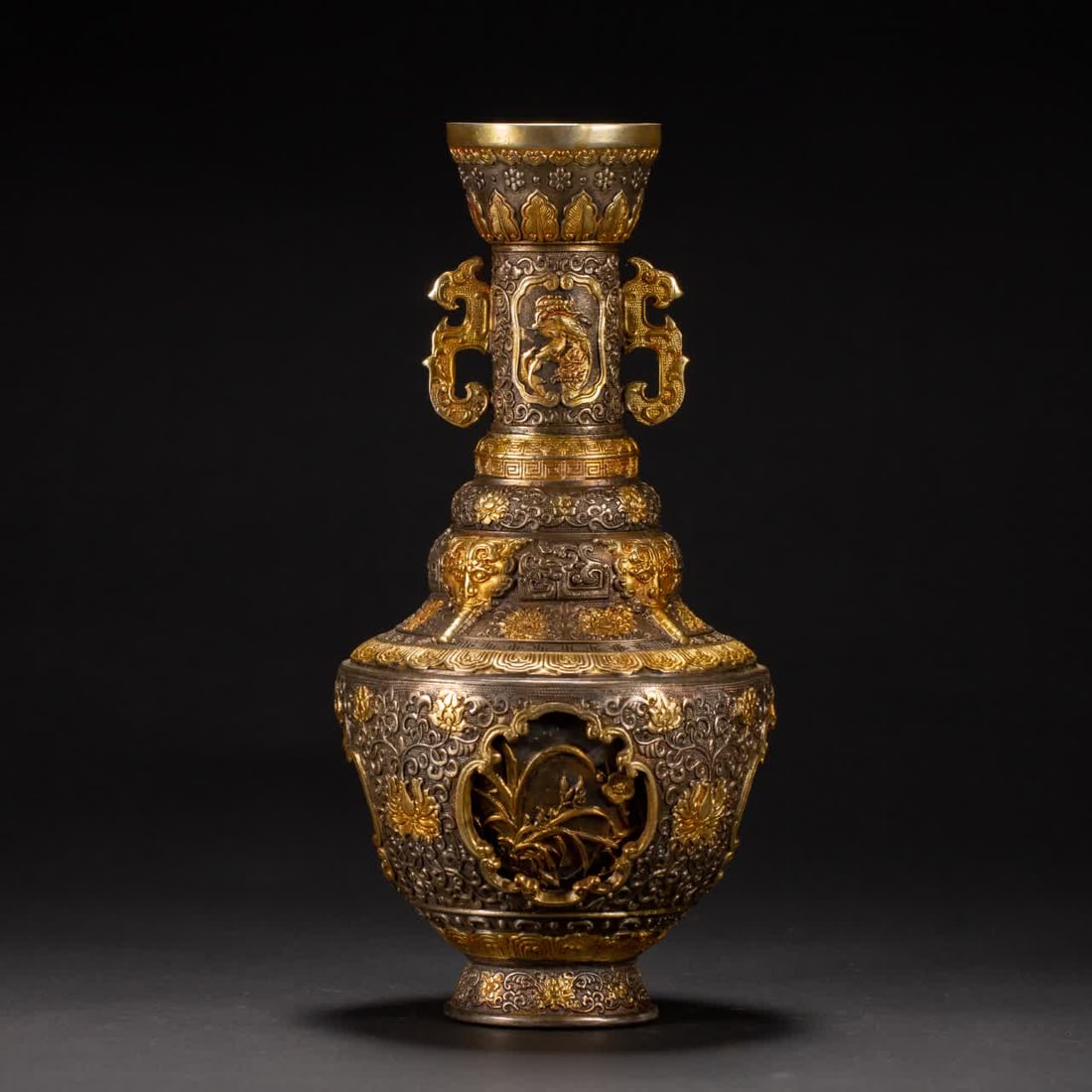 A silver-gilt vase of the Qing Dynasty: Qing Dynasty silver gilt vase SIZE: L:12.5cm W:12.5cm H:25.5cm W:1590g (The Dimensions Of All Batches Are Manually Measured.If You Need More Detailed Information, Please Contact Our Customer Service B