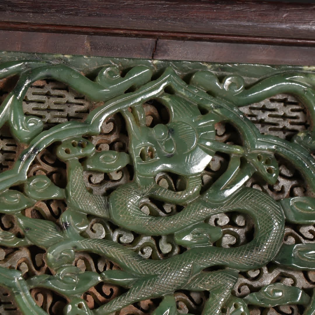 A Qing Dynasty jasper dragon pattern insert - 2