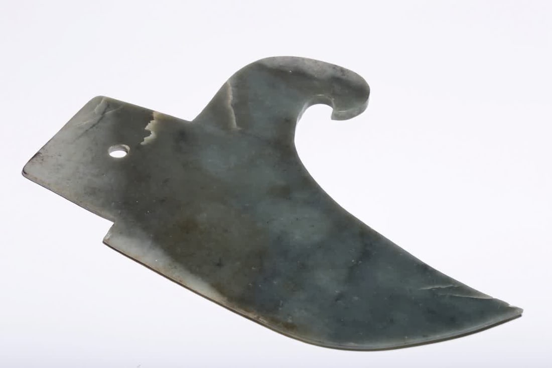 A piece of Qi family culture ancient jade axe (1 of 6)