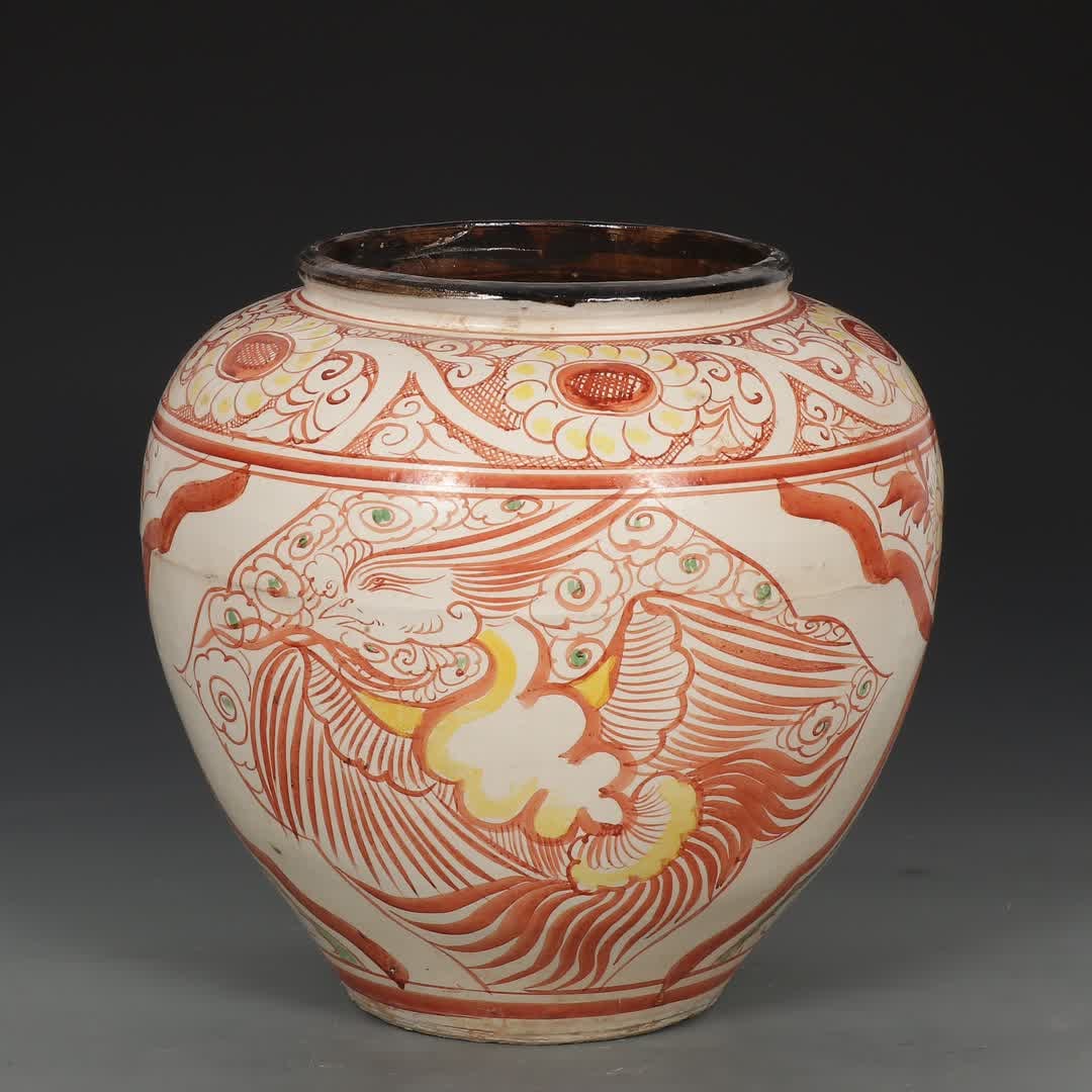 A large pot painted with dragon and phoenix patterns in the Song Cizhou kiln (1 of 9)