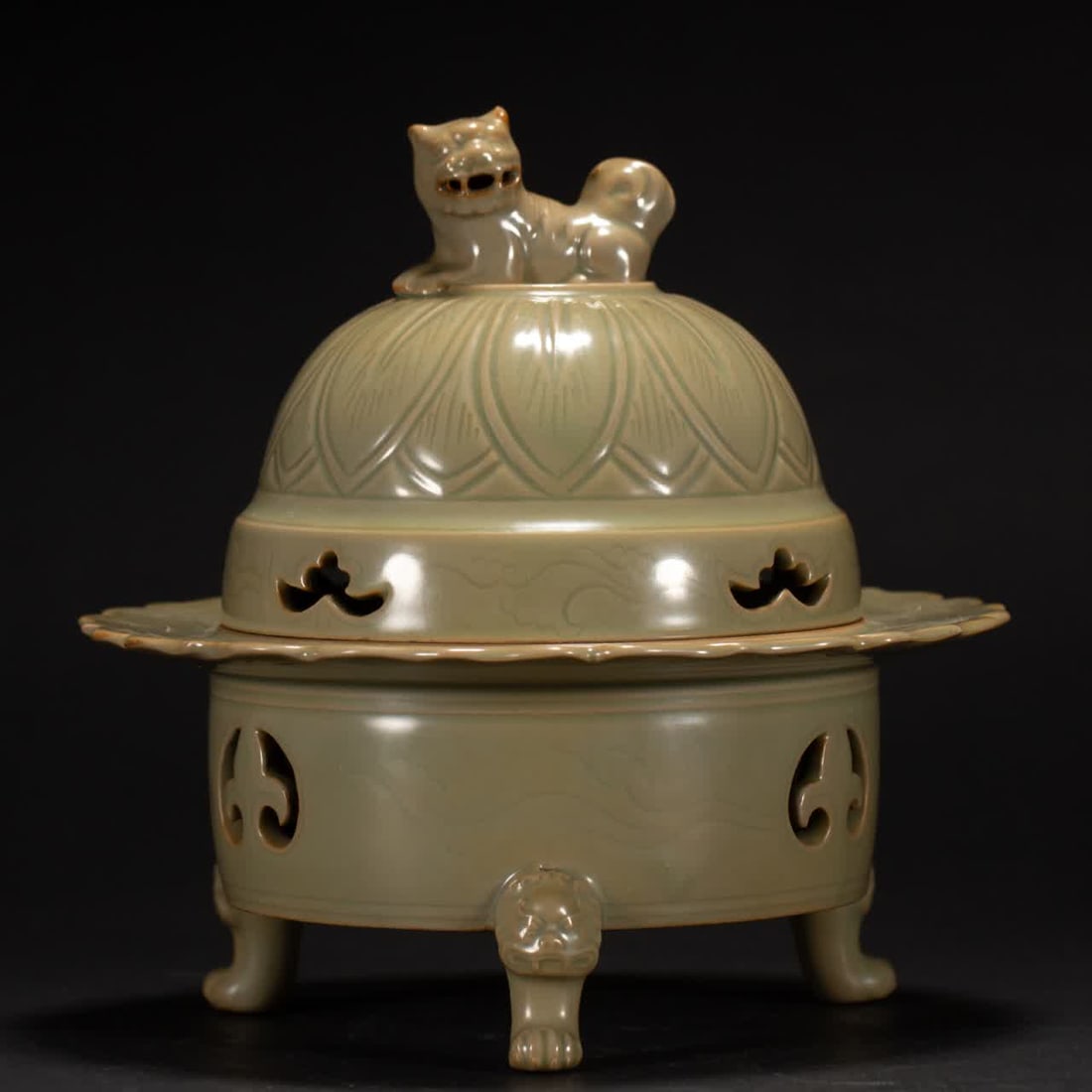 A piece of Song Longquan kiln aromatherapy (1 of 9)