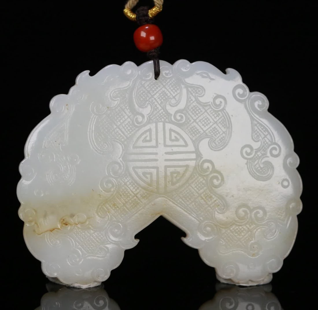 A piece of Qing Dynasty Hetian jade double phoenix group longevity pattern (1 of 9)