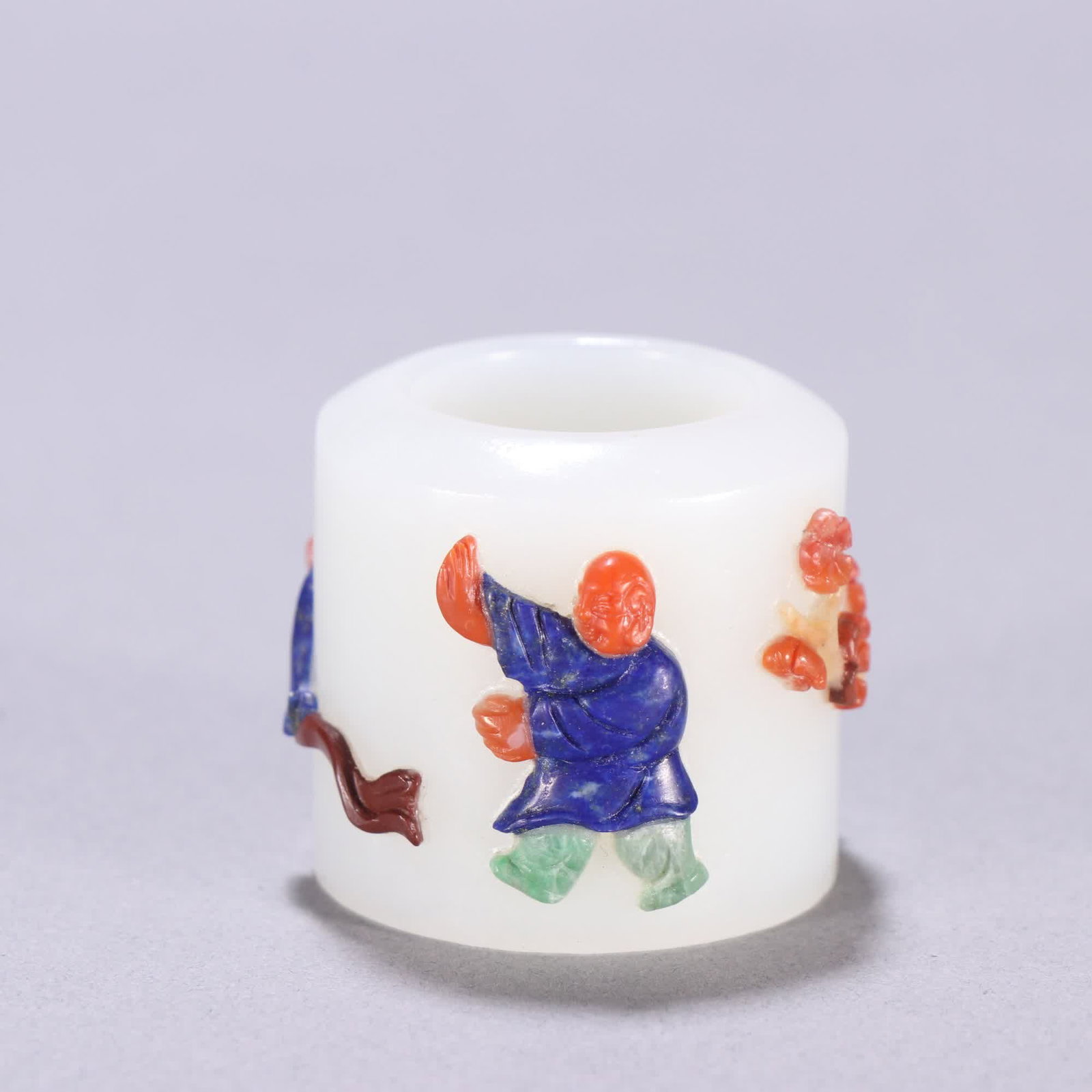 A piece of Qing Dynasty Hetian jade inlaid with a hundred treasures: Qing Dynasty Hetian jade inlaid with a hundred treasures SIZE: H: 3.18cm Inner diameter 2.1cm W: 49.3g (The Dimensions Of All Batches Are Manually Measured.If You Need More Detailed Information, Pleas