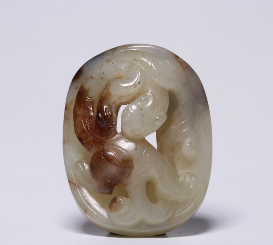 A piece of Ming Dynasty Hetian jade seed material original skin Qin dragon pendant: Ming Dynasty Hetian jade seed material original skin Qin dragon pendant SIZE: L:4.5cm W:3.5cm T:1.9cm W:31.5g (The Dimensions Of All Batches Are Manually Measured.If You Need More Detailed Information