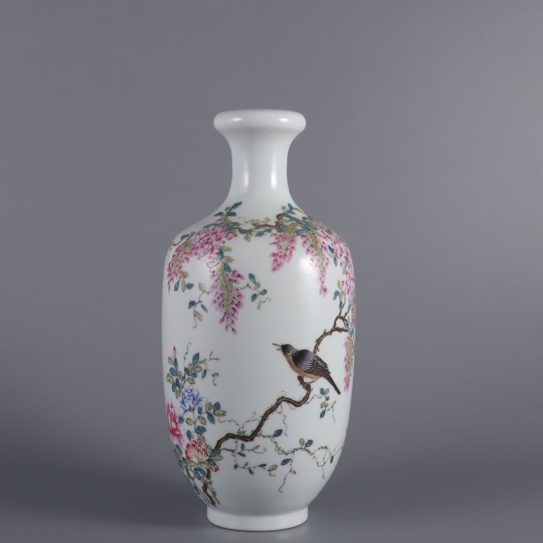 A pastel flower and bird pattern vase made in the Qing Dynasty Guangxu year: Qing Dynasty Guangxu year Daya Zhai pastel flower and bird pattern appreciation vase SIZE: H: 24.5cm Belly diameter 10.5cm MouthD: 3.9cm (The Dimensions Of All Batches Are Manually Measured.If You Nee