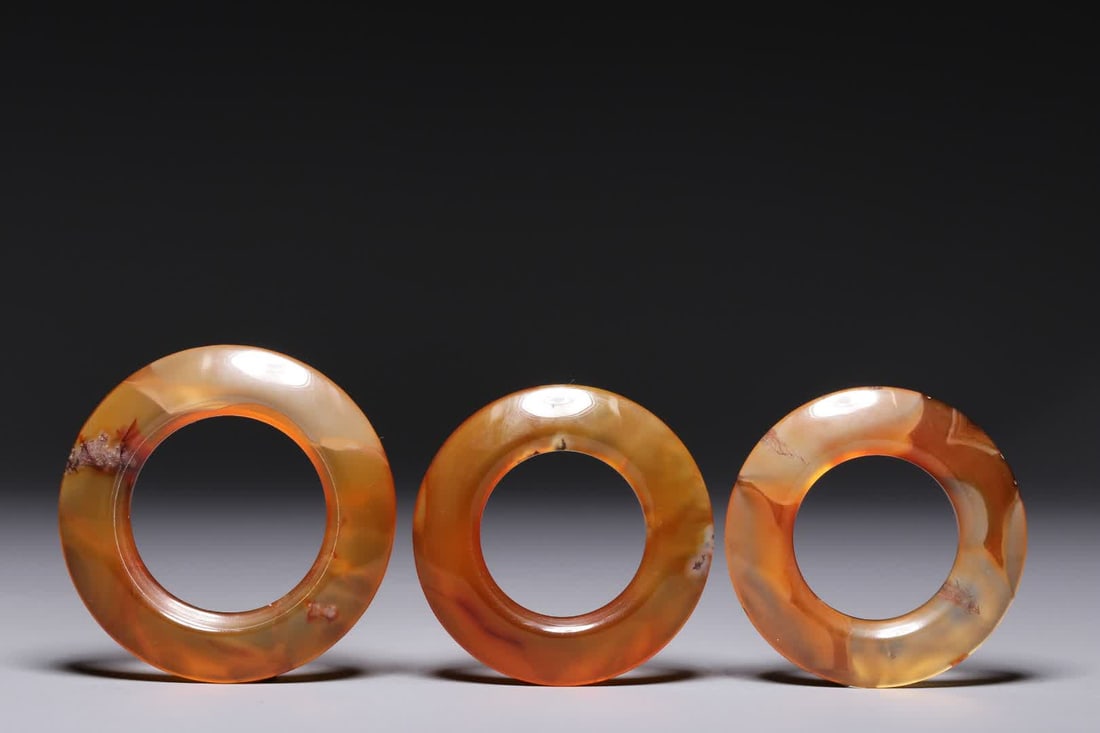 A set of Han Dynasty agate three talent rings (1 of 9)