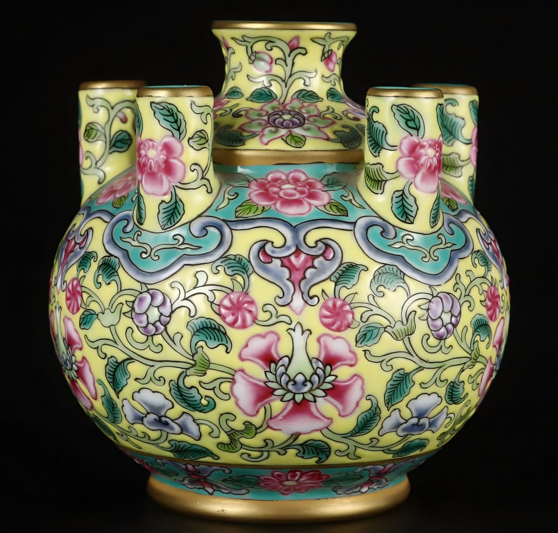A five-barreled bottle of Qing Dynasty enamel colored yellow ground (1 of 9)