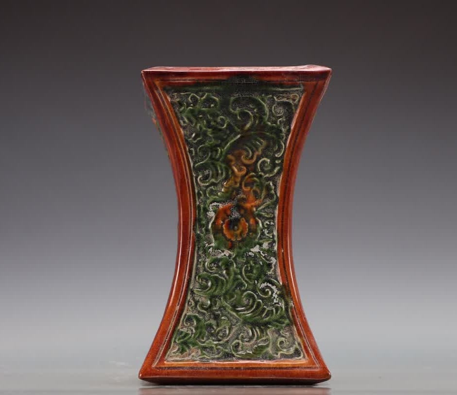 A Tang Sancai intertwined vein pillow (1 of 9)