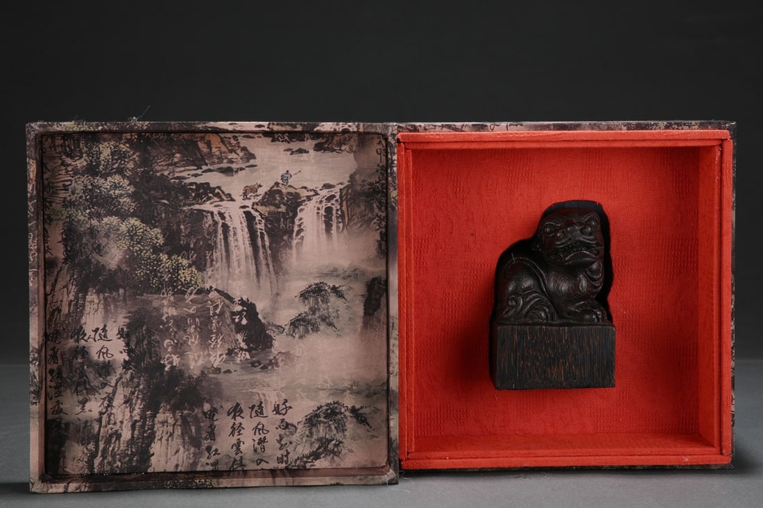 An Exquisite Eaglewood Auspicious Beast Seal: An Exquisite Eaglewood Auspicious Beast Seal Qing Dynasty, China Size:8cmx8cmx11.5cm (The Dimensions Of All Batches Are Manually Measured.If You Need More Detailed Information, Please Contact Our Cust