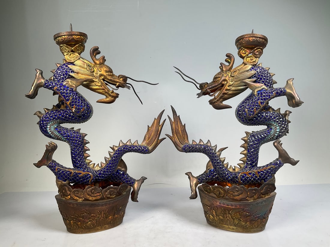 An Exquisite Gilt Silver Dragon-Shaped Candlestick: An Exquisite Gilt Silver Dragon-Shaped Candlestick Modern Time of China Size:27cm Weight:648g (The Dimensions Of All Batches Are Manually Measured.If You Need More Detailed Information, Please Contact
