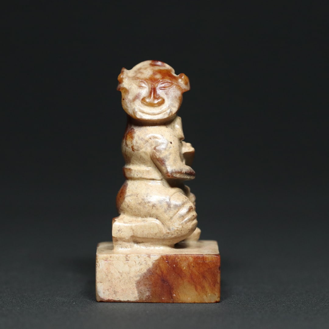 An Exquisite White Jade Figure Seal: An Exquisite White Jade Figure Seal Han Dynasty, China Size:6.5cmx3.4cmx3.2cm Weight:83.2g (The Dimensions Of All Batches Are Manually Measured.If You Need More Detailed Information, Please Contact Ou