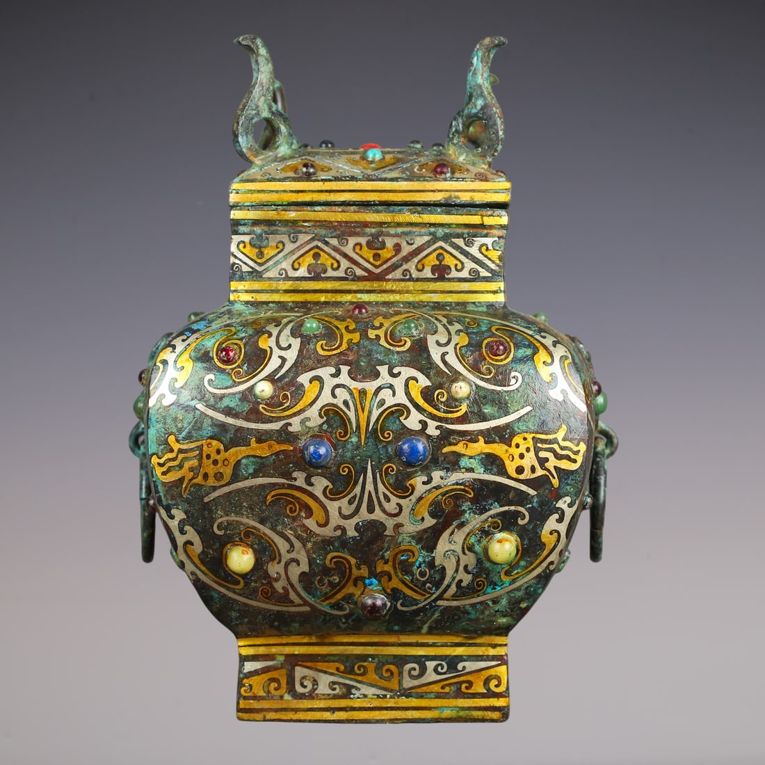 An Exquisite Bronze Inlaid Gold Inlaid Gems Auspicious Beast Pattern Double-Ears Vase: An Exquisite Bronze Inlaid Gold Inlaid Gems Auspicious Beast Pattern Double-Ears Vase Han Dynasty, China Size:16cmx21cm Weight:1560g (The Dimensions Of All Batches Are Manually Measured.If You Need Mo