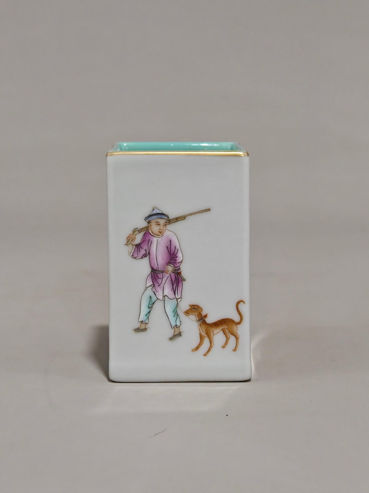 An Exquisite Famille-Rose Character and Story Pattern Brush Pot: An Exquisite Famille-Rose Character and Story Pattern Brush Pot Qing Dynasty, China Qianlong Six-character Mark Size:8cmx4.8cm (The Dimensions Of All Batches Are Manually Measured.If You Need More Det