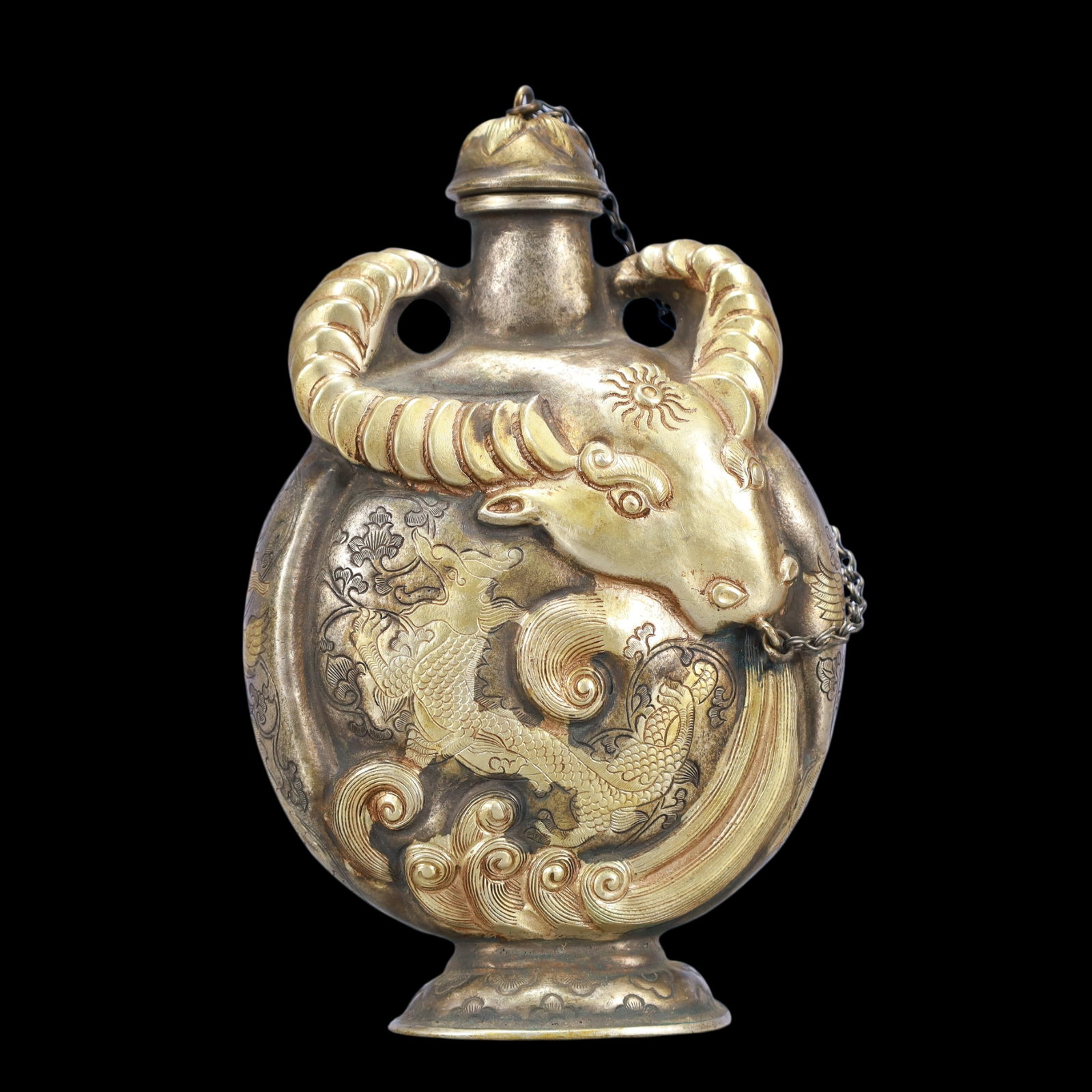 A Exquisite Gilt Silver Auspicious Beast Pattern Double-Ears Vase: A Exquisite Gilt Silver Auspicious Beast Pattern Double-Ears Vase Tang Dynasty, China Zhenguan Four-character Mark Size:11cmx5cmx16.5cm Weight:500g (The Dimensions Of All Batches Are Manually