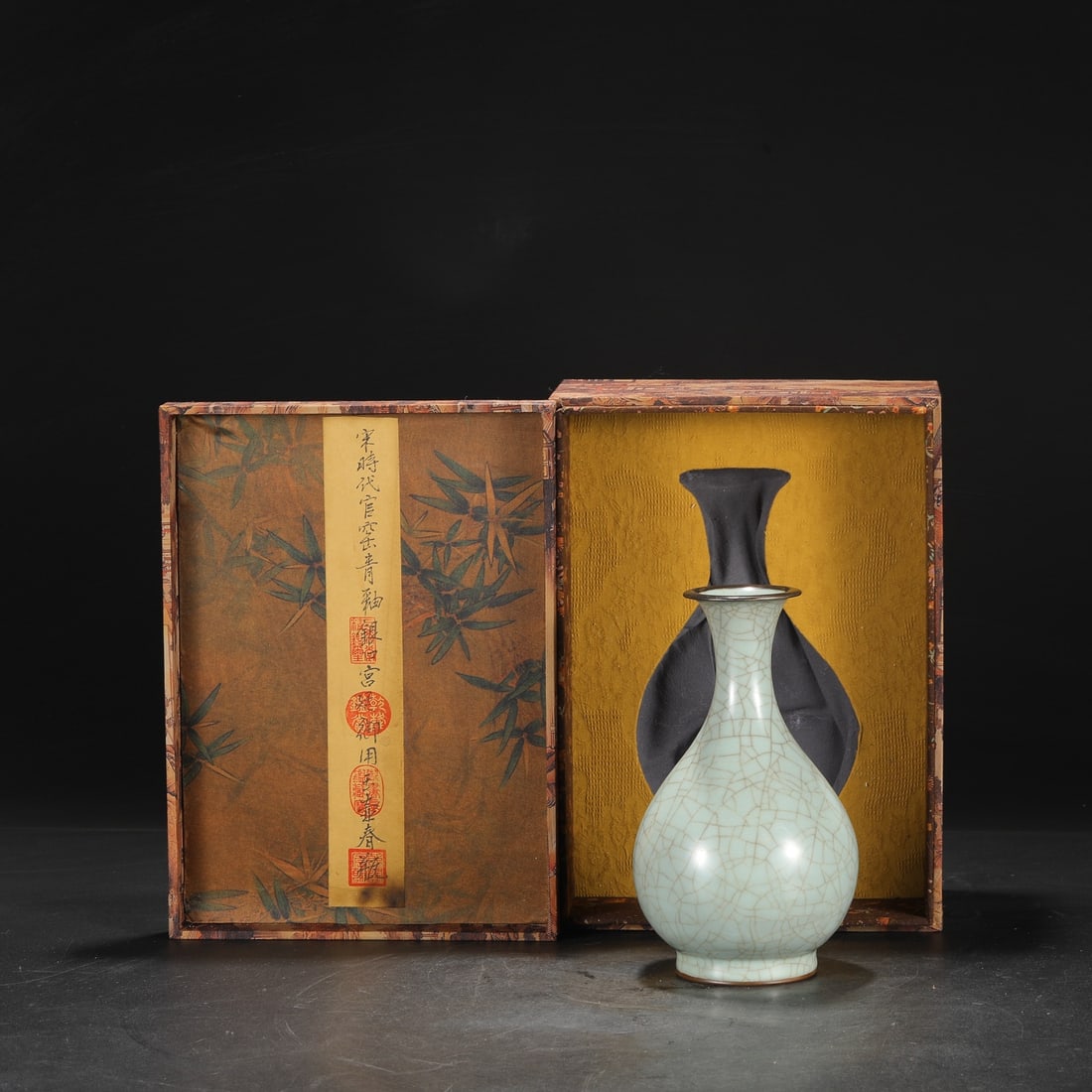 An Exquisite Guan yao Celadon Glazed Vase (1 of 8)