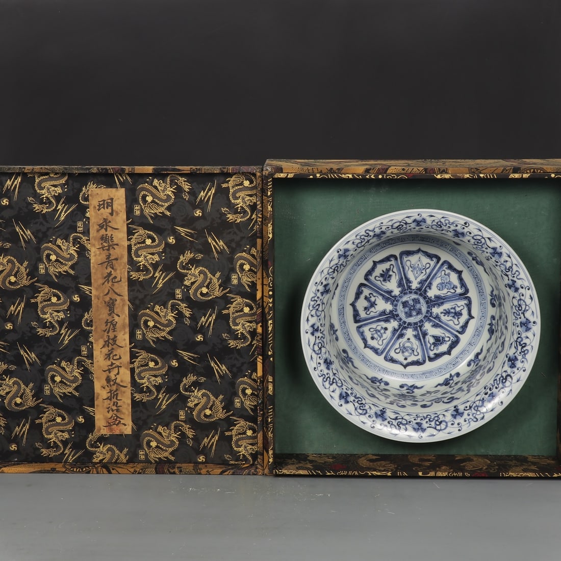 An Exquisite Blue and White Eight Treasures Pattern Flower Pattern Basin: An Exquisite Blue and White Eight Treasures Pattern Flower Pattern Basin Ming Dynasty, China Size:14cmx32.3cm (The Dimensions Of All Batches Are Manually Measured.If You Need More Detailed Information