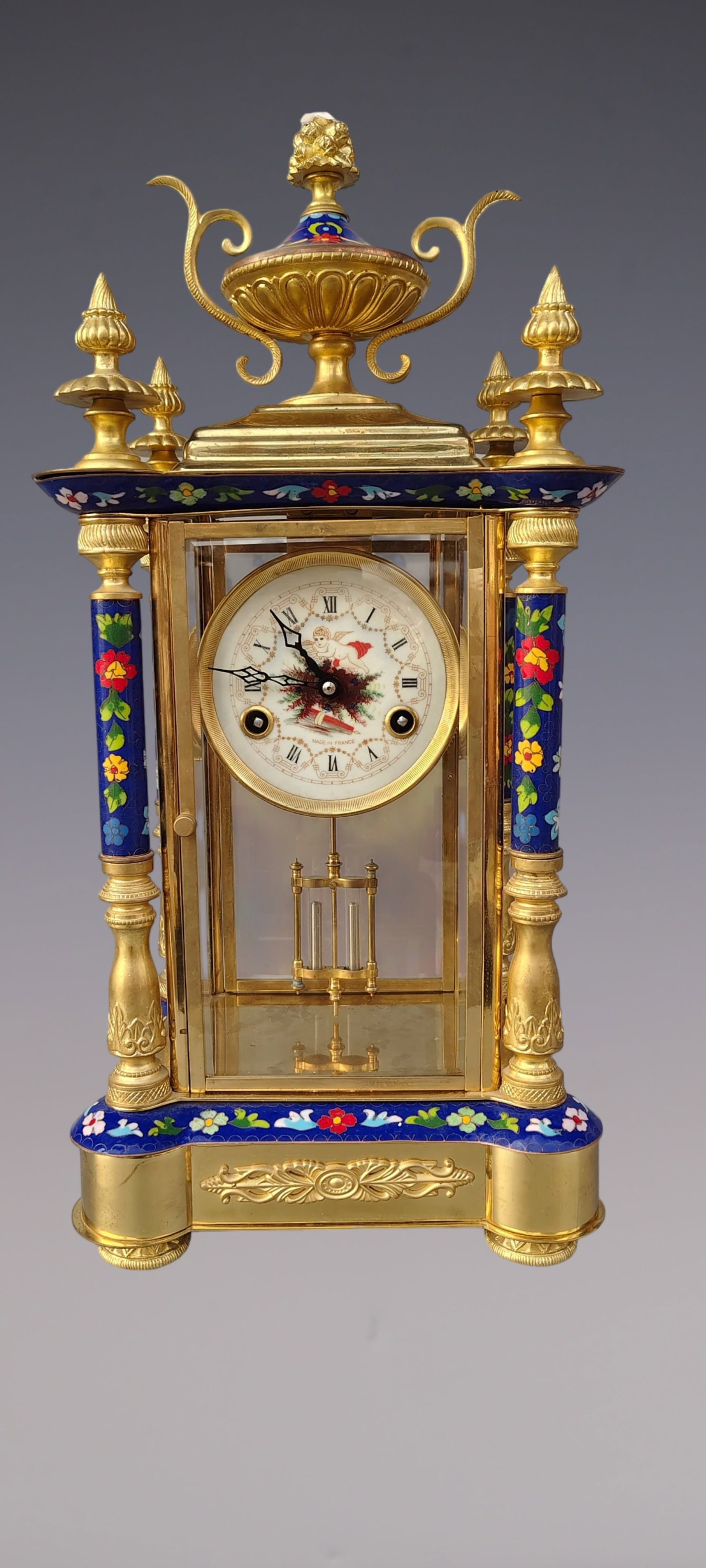 An Exquisite Gilt Bronze Flower Pattern Figure Pattern Clock: An Exquisite Gilt Bronze Flower Pattern Figure Pattern Clock Qing Dynasty, China Size:52cmx25cmx19cm (The Dimensions Of All Batches Are Manually Measured.If You Need More Detailed Information, Please 