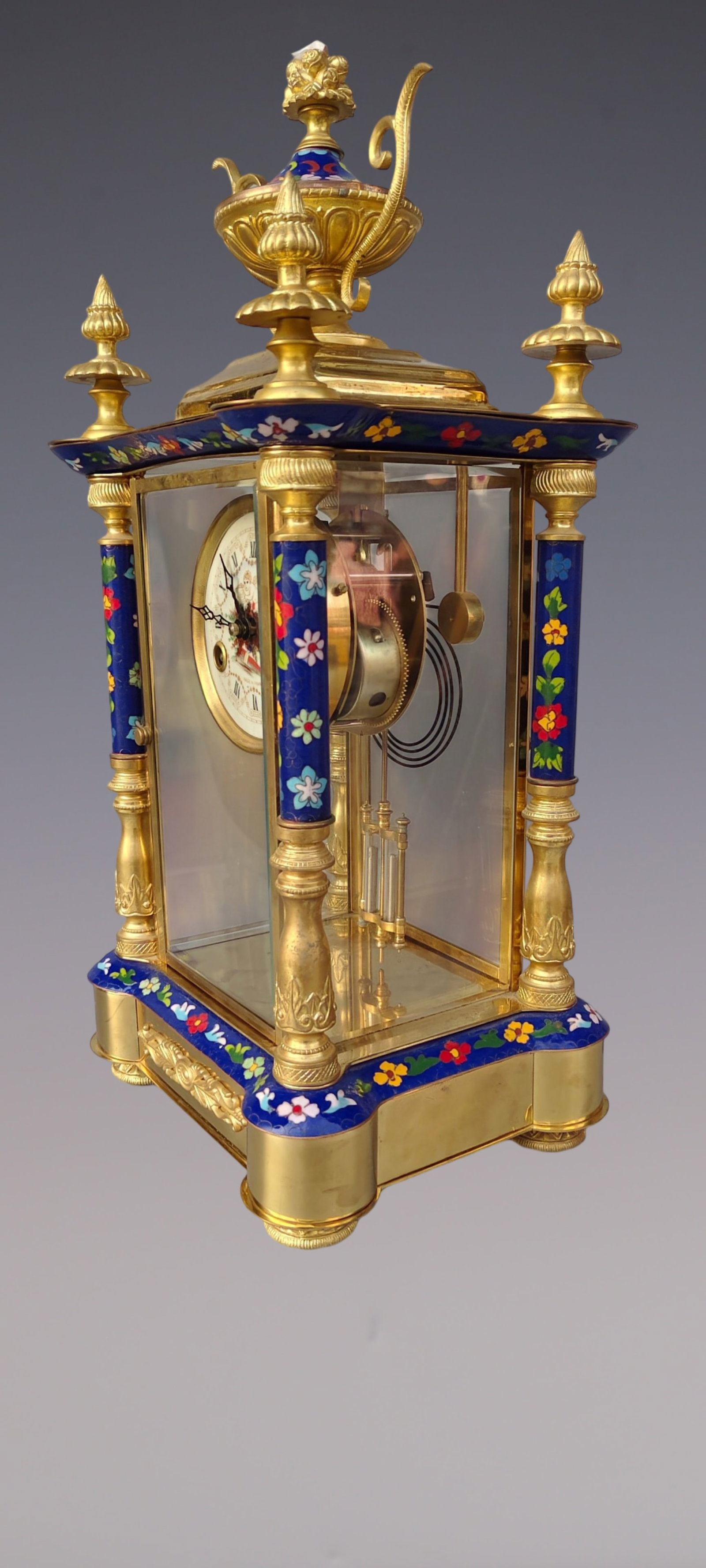 An Exquisite Gilt Bronze Flower Pattern Figure Pattern Clock - 2