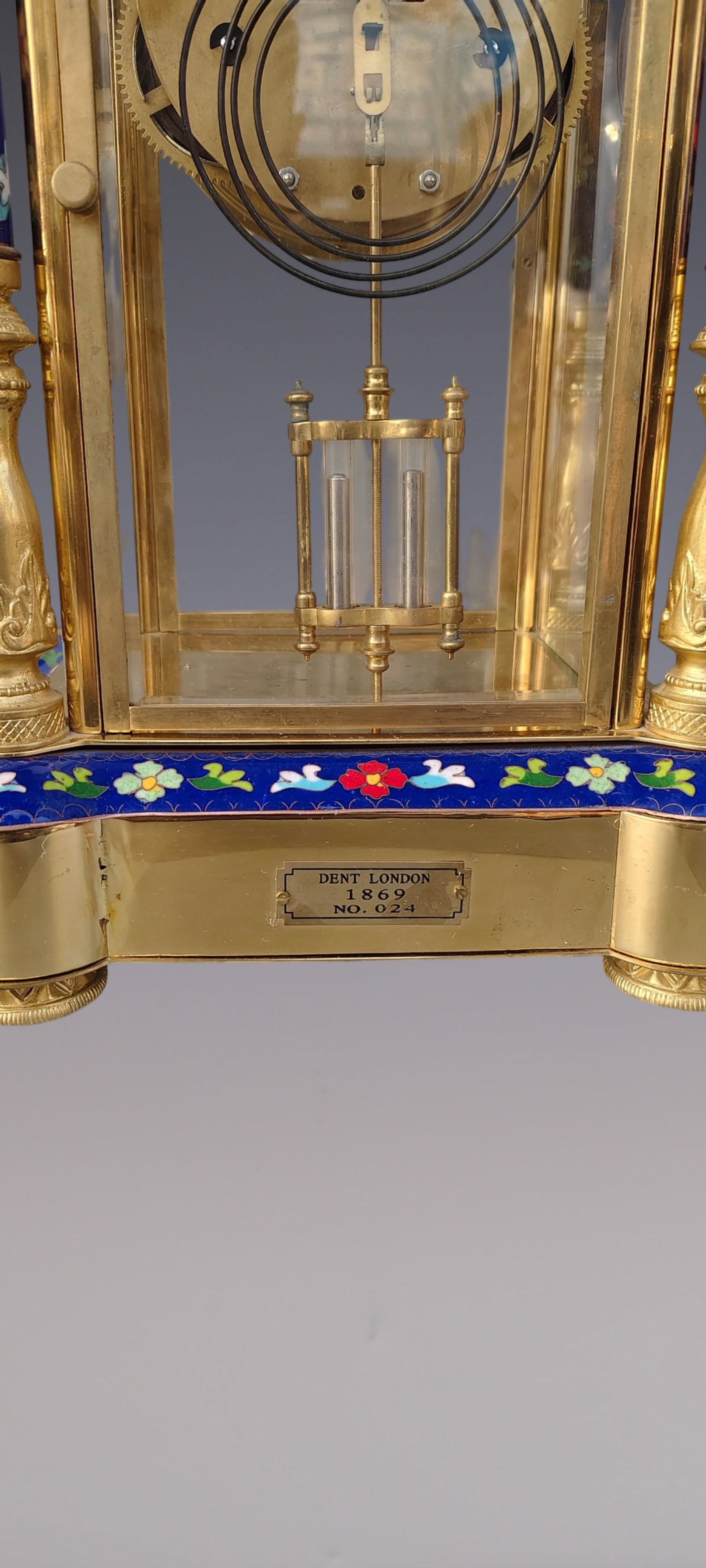 An Exquisite Gilt Bronze Flower Pattern Figure Pattern Clock - 9