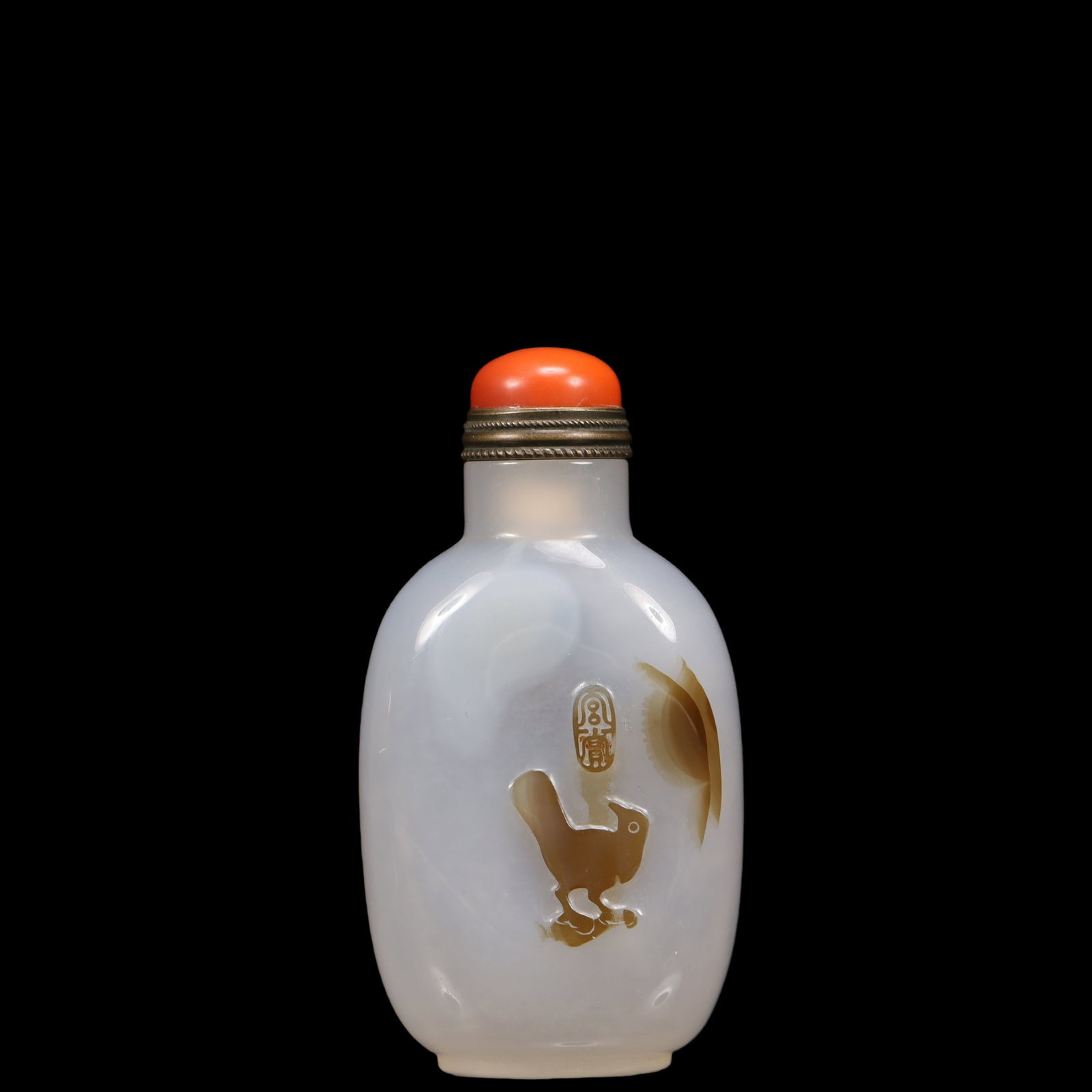 An Exquisite Agate Flower and Bird Pattern Snuff Bottle: An Exquisite Agate Flower and Bird Pattern Snuff Bottle Qing Dynasty, China Size:3.5cmx1.5cmx6.5cm Weight:33g (The Dimensions Of All Batches Are Manually Measured.If You Need More Detailed