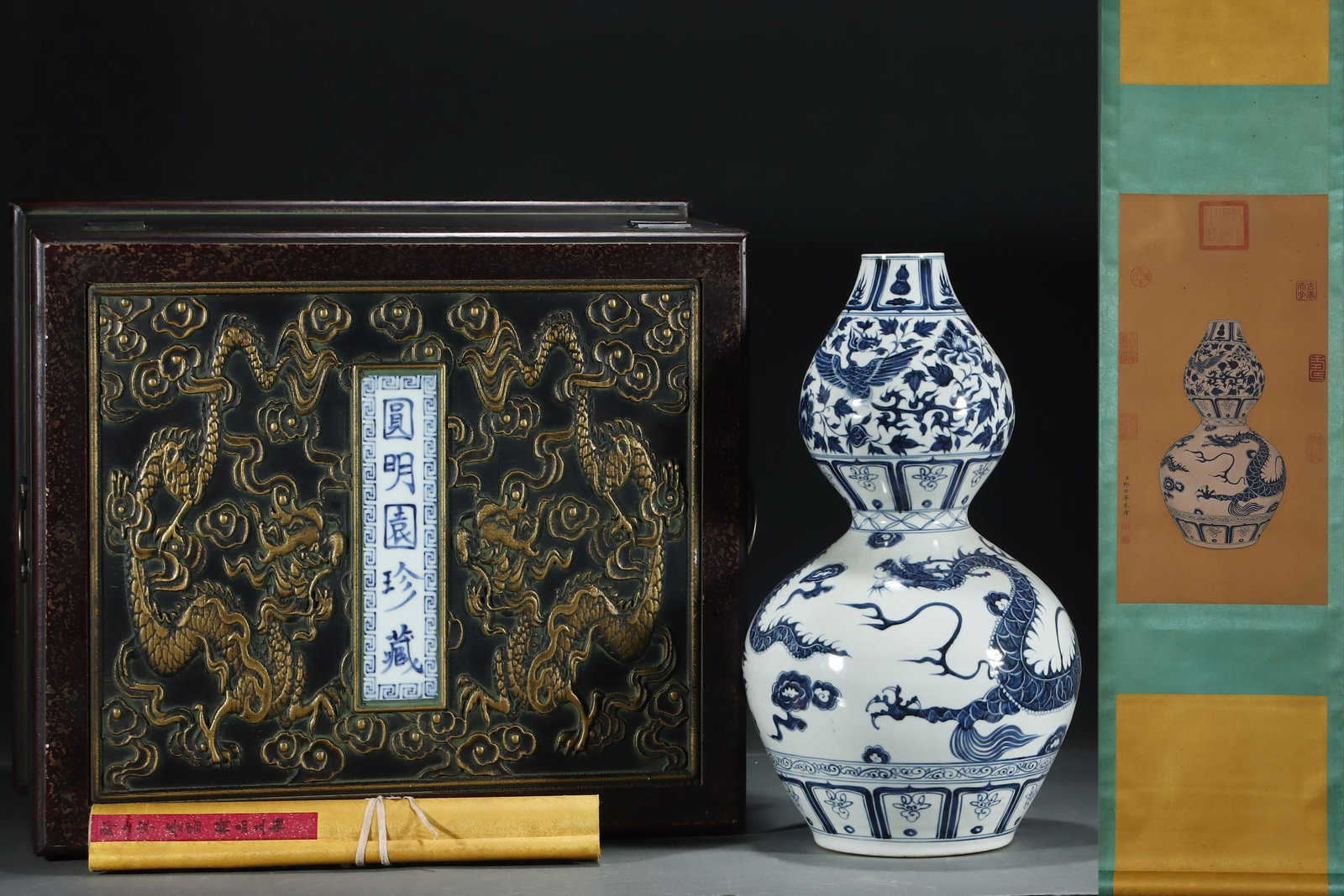 An Exquisite Blue and White Lotus Pattern Dragon and Phoenix Pattern Gourd-Shaped Vase: An Exquisite Blue and White Lotus Pattern Dragon and Phoenix Pattern Gourd-Shaped Vase Yuan Dynasty, China Without frame Size:63cmx32cm Size:46cmx26.5cm (The Dimensions Of All Batches Are Manually