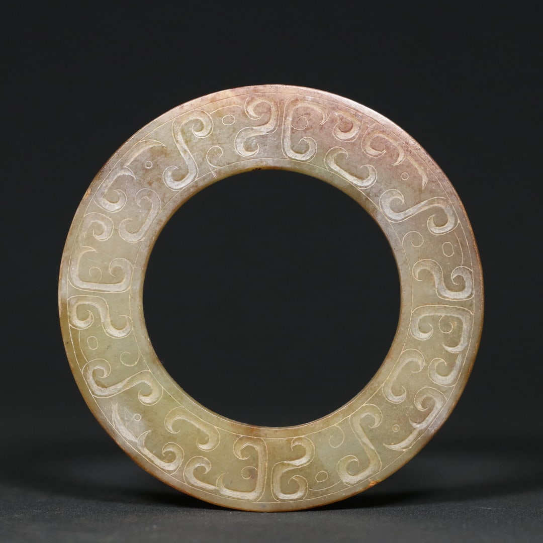 An Exquisite White Jade Dragon Pattern Pendant: An Exquisite White Jade Dragon Pattern Pendant the Spring and Autumn in Period in China Size:8.3cmx0.5cm Weight:50.3g (The Dimensions Of All Batches Are Manually Measured.If You Need More Detailed Inf