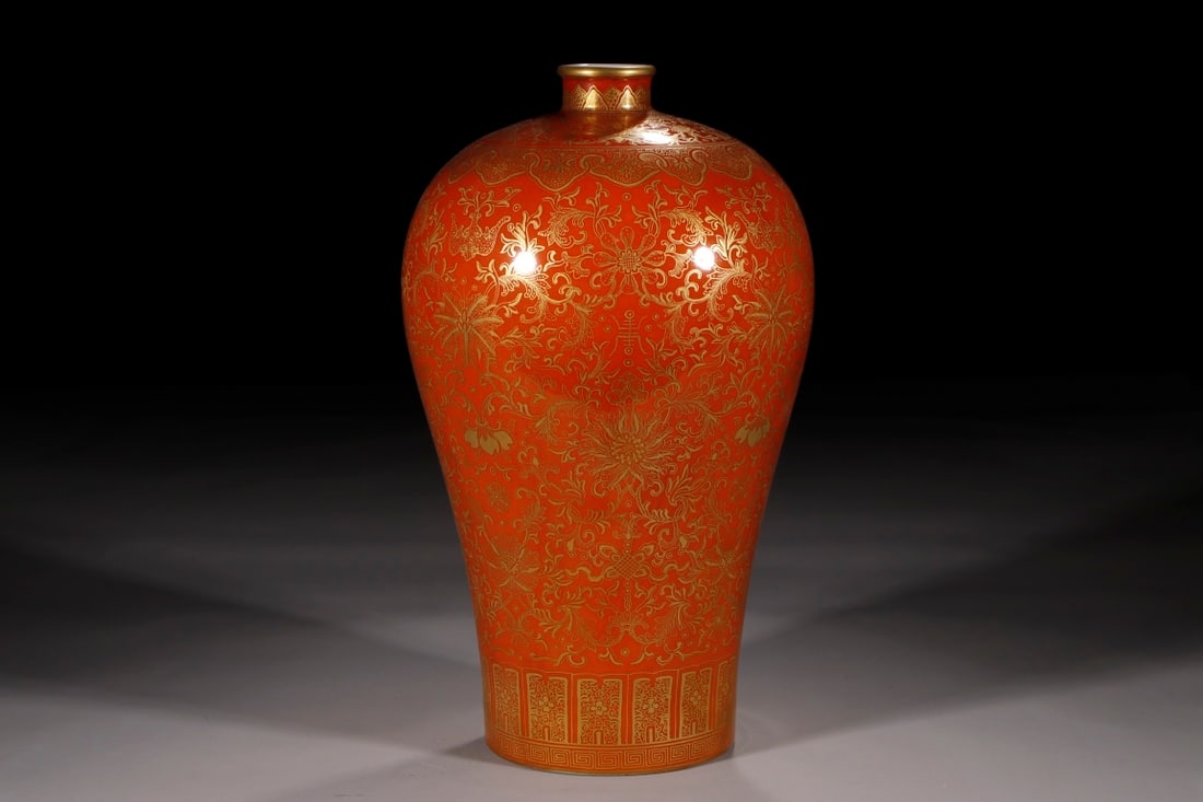 An Exquisite Coral Red Glazed Painted Gold Lotus Pattern Vase: An Exquisite Coral Red Glazed Painted Gold Lotus Pattern Vase Qing Dynasty, China Yongzheng Six-character Mark Size:34.5cm (The Dimensions Of All Batches Are Manually Measured.If You Need More Detaile