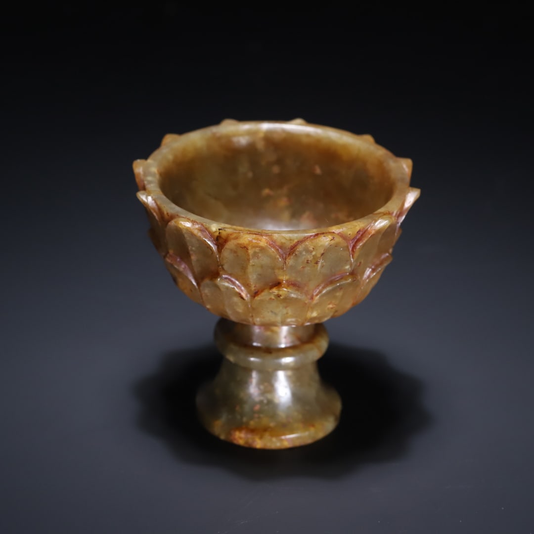 An Exquisite White Jade Cup: An Exquisite White Jade Cup Song Dynasty, China Size:6.6cmx7.1cm Weight:132g (The Dimensions Of All Batches Are Manually Measured.If You Need More Detailed Information, Please Contact Our Customer