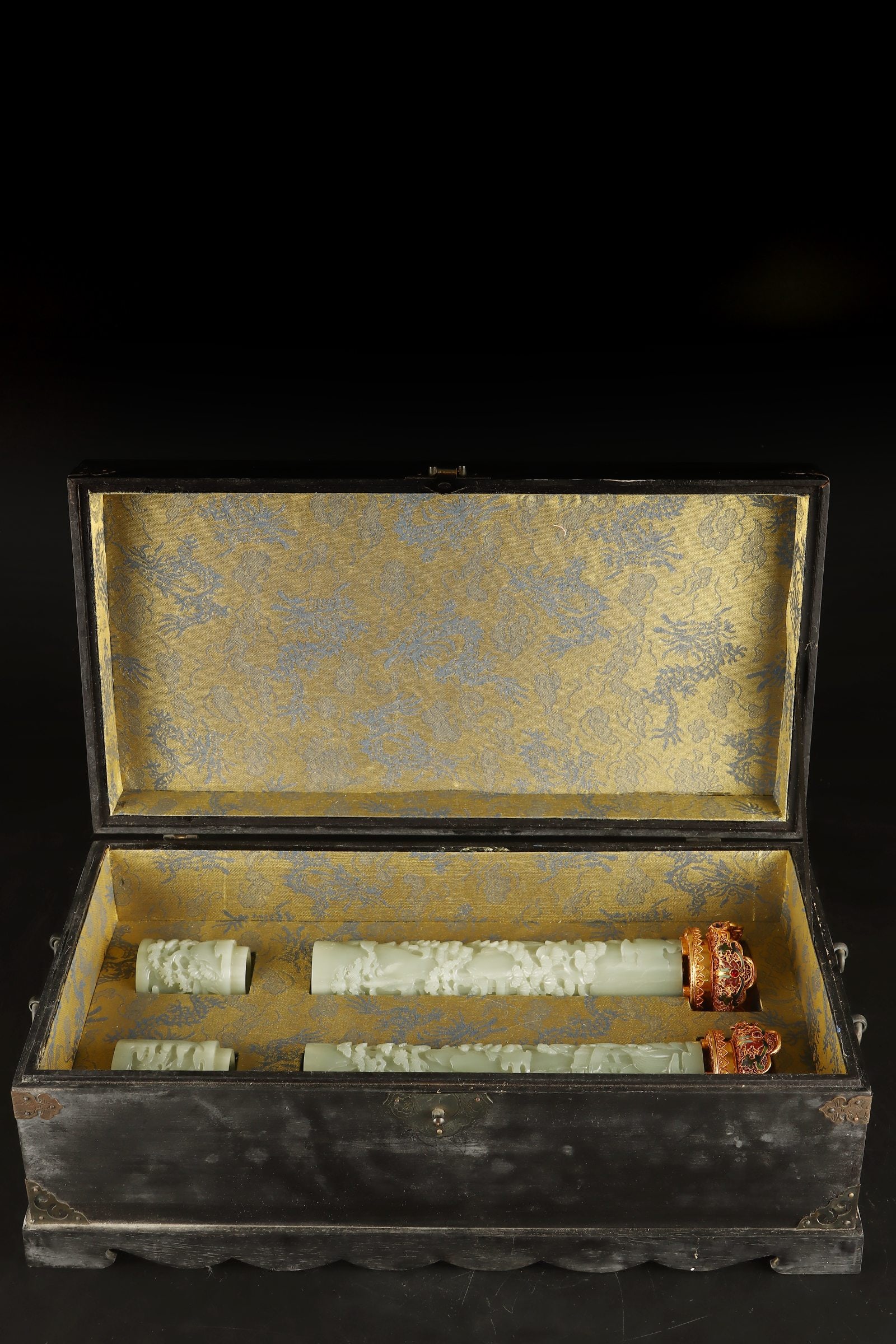 An Exquisite Gilt Bronze Inlaid White Jade Character and Story Pattern Incense Tube: An Exquisite Gilt Bronze Inlaid White Jade Character and Story Pattern Incense Tube Qing Dynasty, China Qianlong Four-character Mark Size:30.5cmx4.5cm Weight:530g (The Dimensions Of All Batches Are