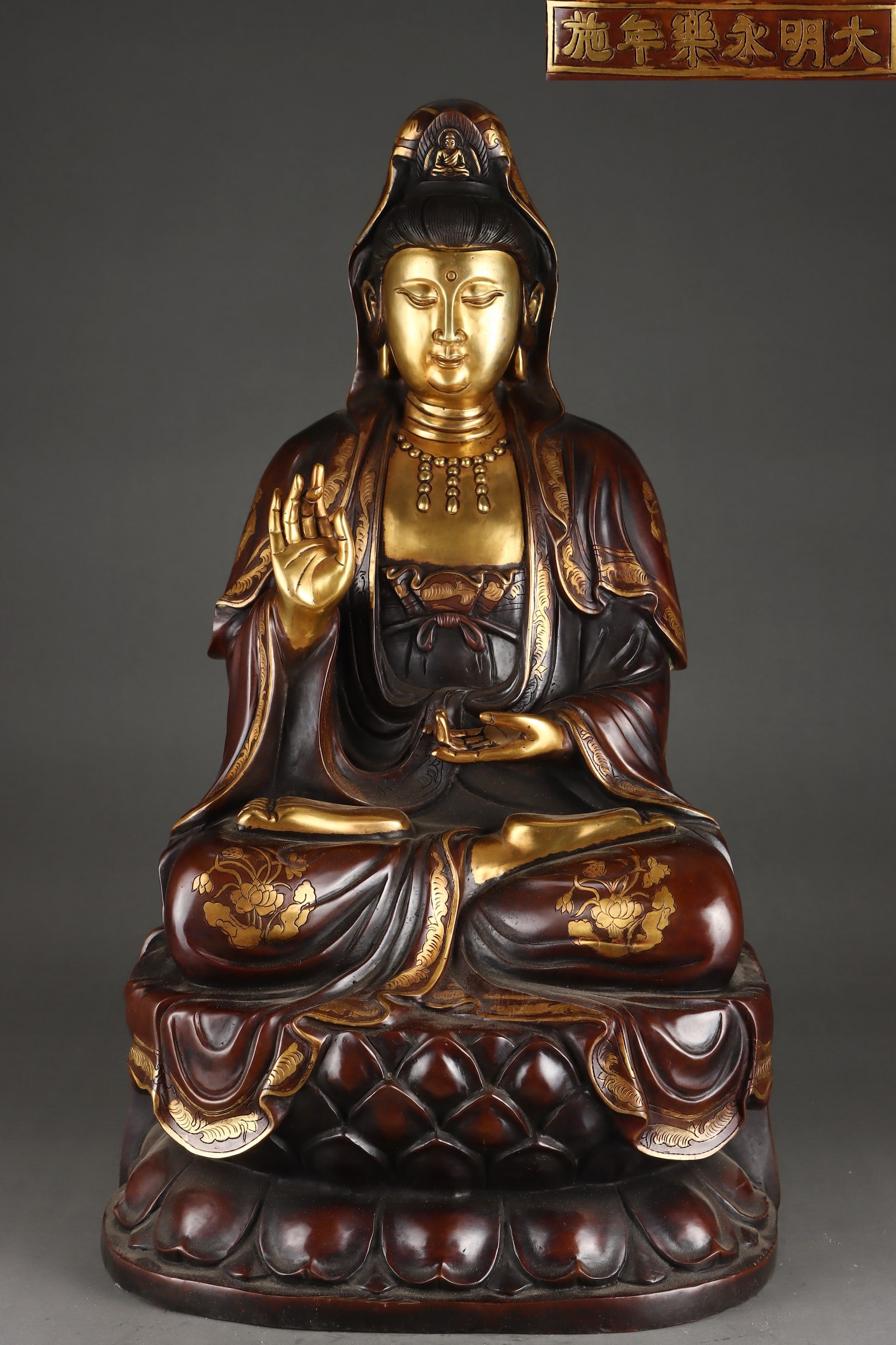 An Exquisite Gilt Bronze Statue of Avalokitesvara: An Exquisite Gilt Bronze Statue of Avalokitesvara Ming Dynasty, China Yongle Six-character Mark Size:62cmx35cm Weight:25800g (The Dimensions Of All Batches Are Manually Measured.If You Need More Detai