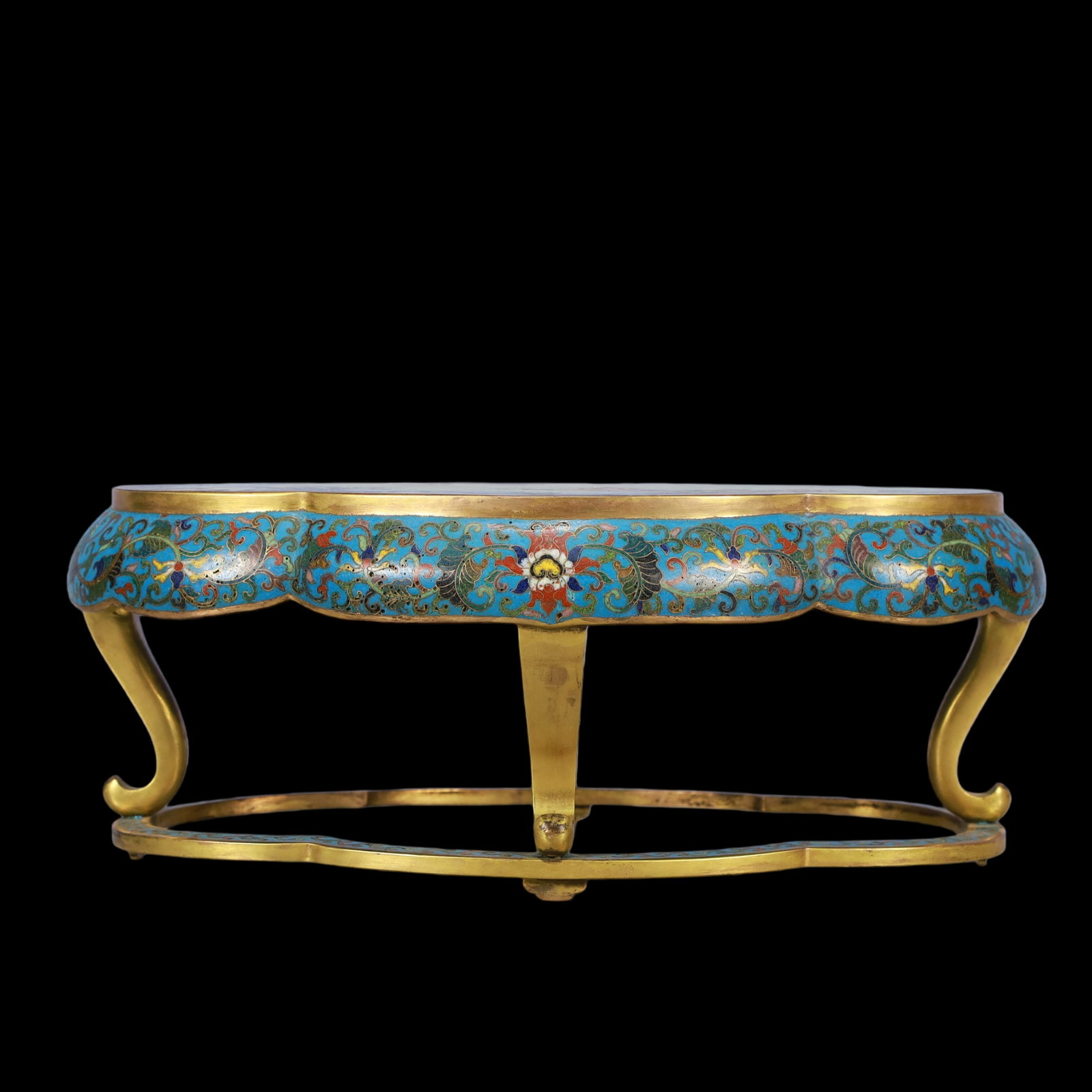 A Exquisite Cloisonne Lotus Pattern Landscape and Figure Pattern Ornament: A Exquisite Cloisonne Lotus Pattern Landscape and Figure Pattern Ornament Qing Dynasty, China Qianlong Four-character Mark Size::30.5cmx20cmx12cm Weight:2300g (The Dimensions Of All Batches Are