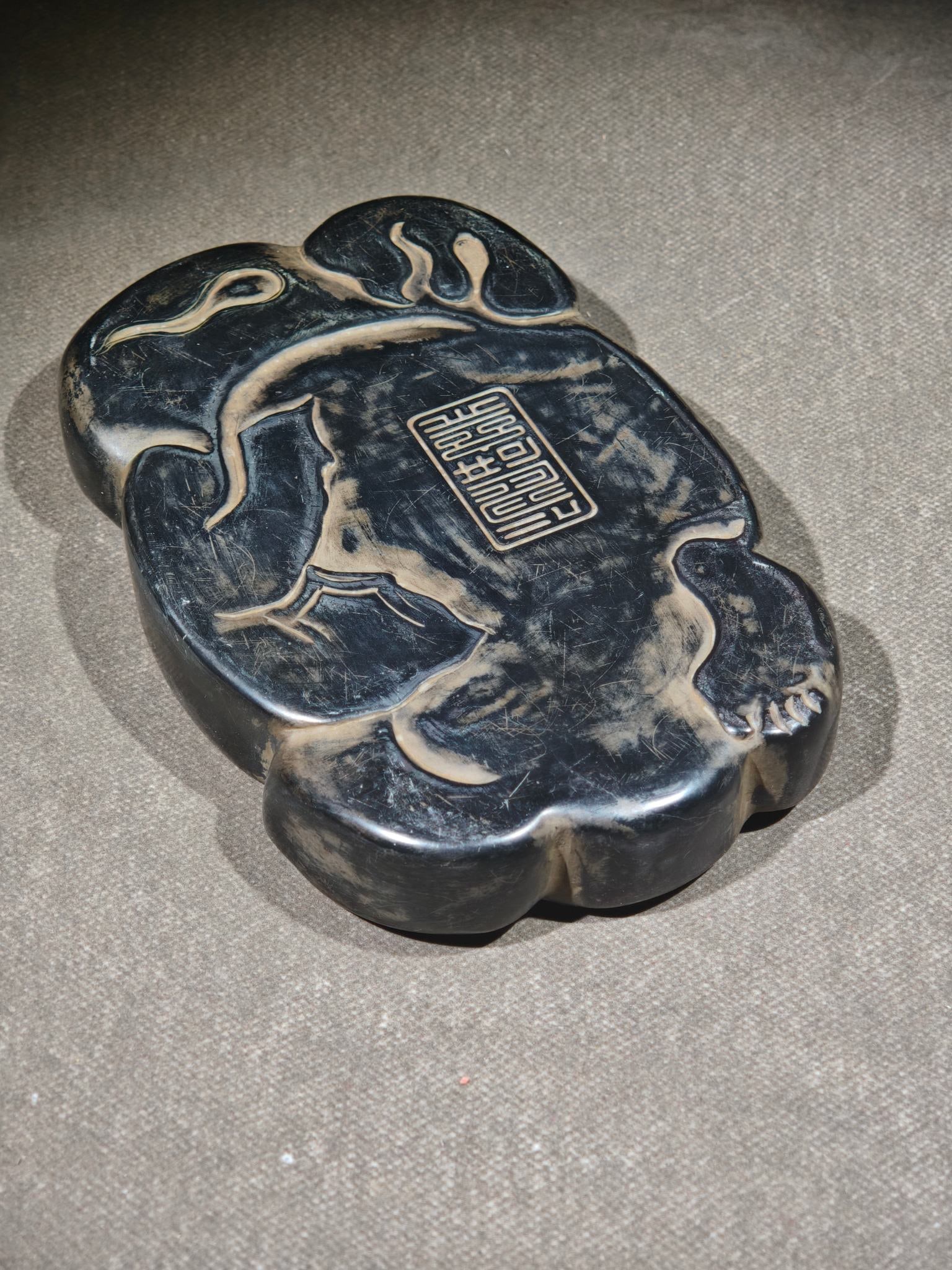 An Exquisite Dragon Pattern Inkstone - 9