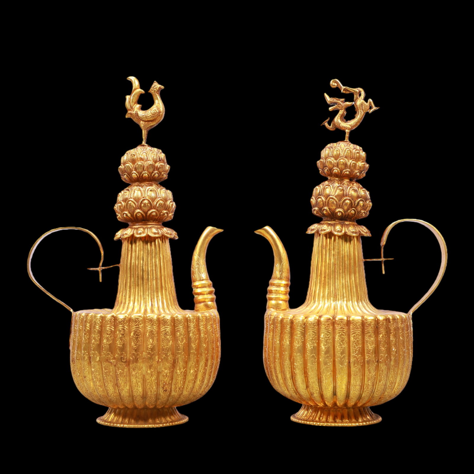 A Exquisite A pair of Gilt Bronze Lotus Pattern Ewer: A Exquisite A pair of Gilt Bronze Lotus Pattern Ewer Tang Dynasty, China Zhenguan Four-character Mark Size:17cmx12cmx31cm Weight:1900g (The Dimensions Of All Batches Are Manually Measured.If You Need 