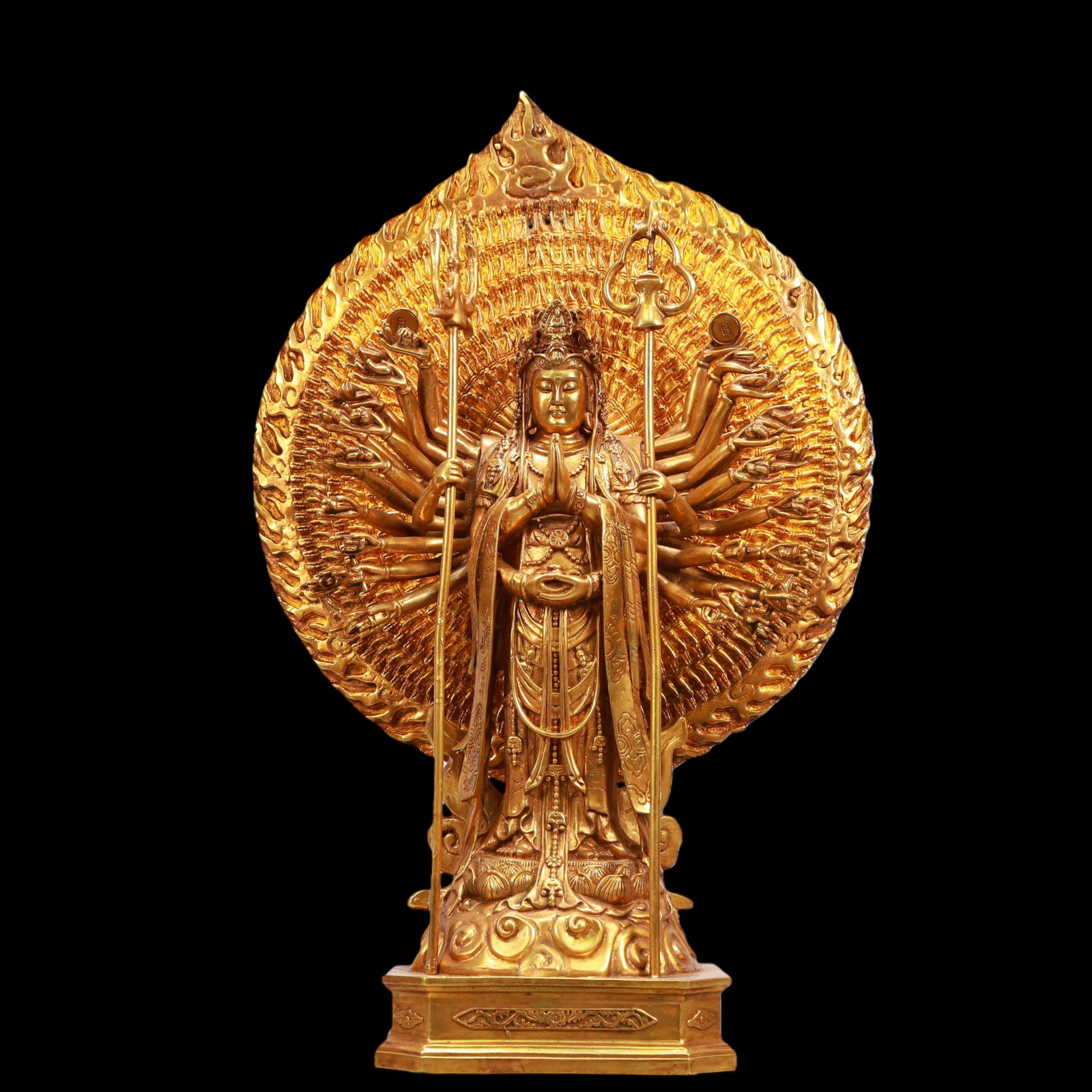 A Exquisite Gilt Bronze Statue of Thousand-hand Guanyin: A Exquisite Gilt Bronze Statue of Thousand-hand Guanyin Ming Dynasty, China Yongle Six-character Mark Size:34cmx14cmx52.5cm Weight:8350g (The Dimensions Of All Batches Are Manually Measured.If You Nee