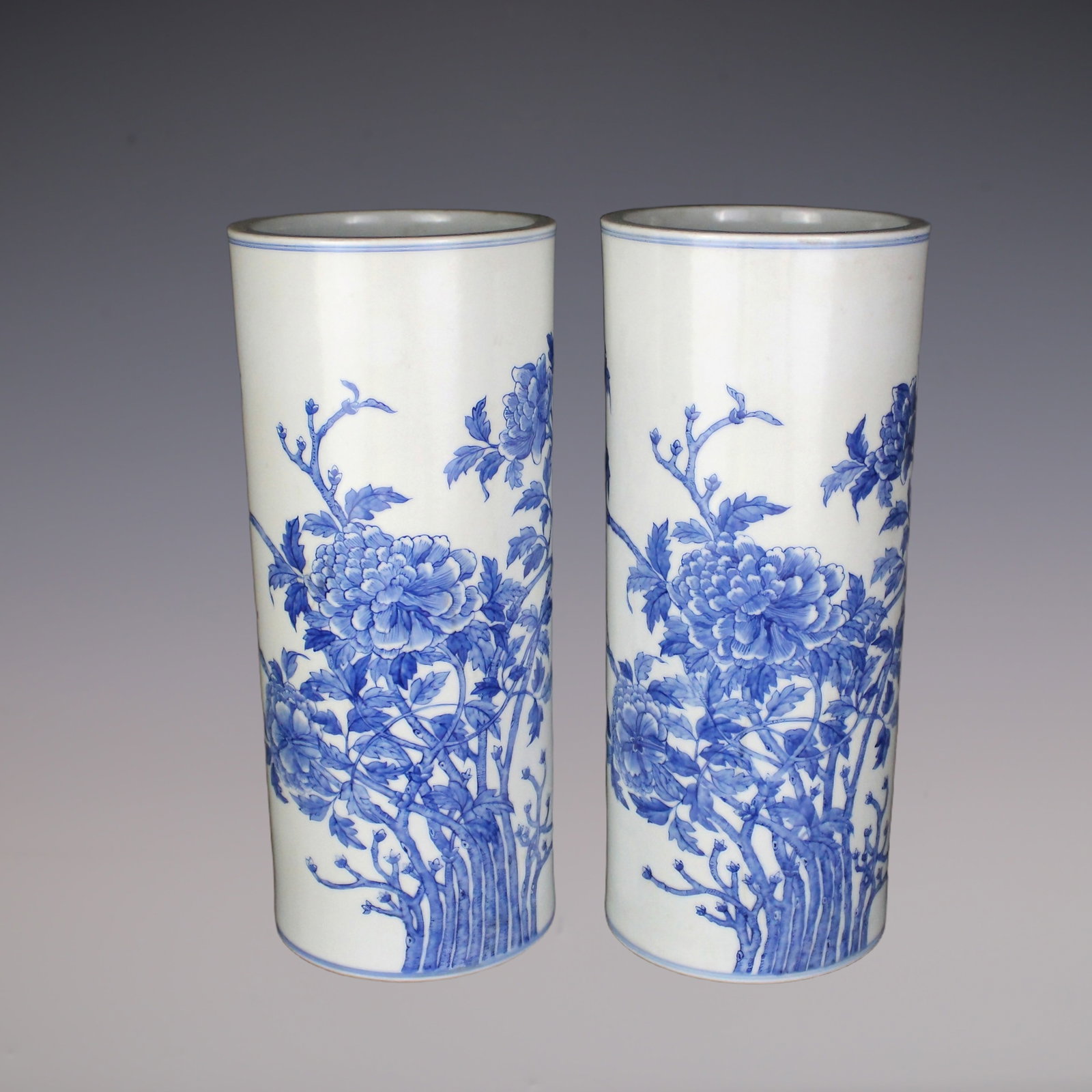 A Pair of Exquisite Blue and White Flower Pattern Brush Pot: A Pair of Exquisite Blue and White Flower Pattern Brush Pot Qing Dynasty, China Qianlong Six-character Mark Size:33cmx13.5cm (The Dimensions Of All Batches Are Manually Measured.If You Need More Detai