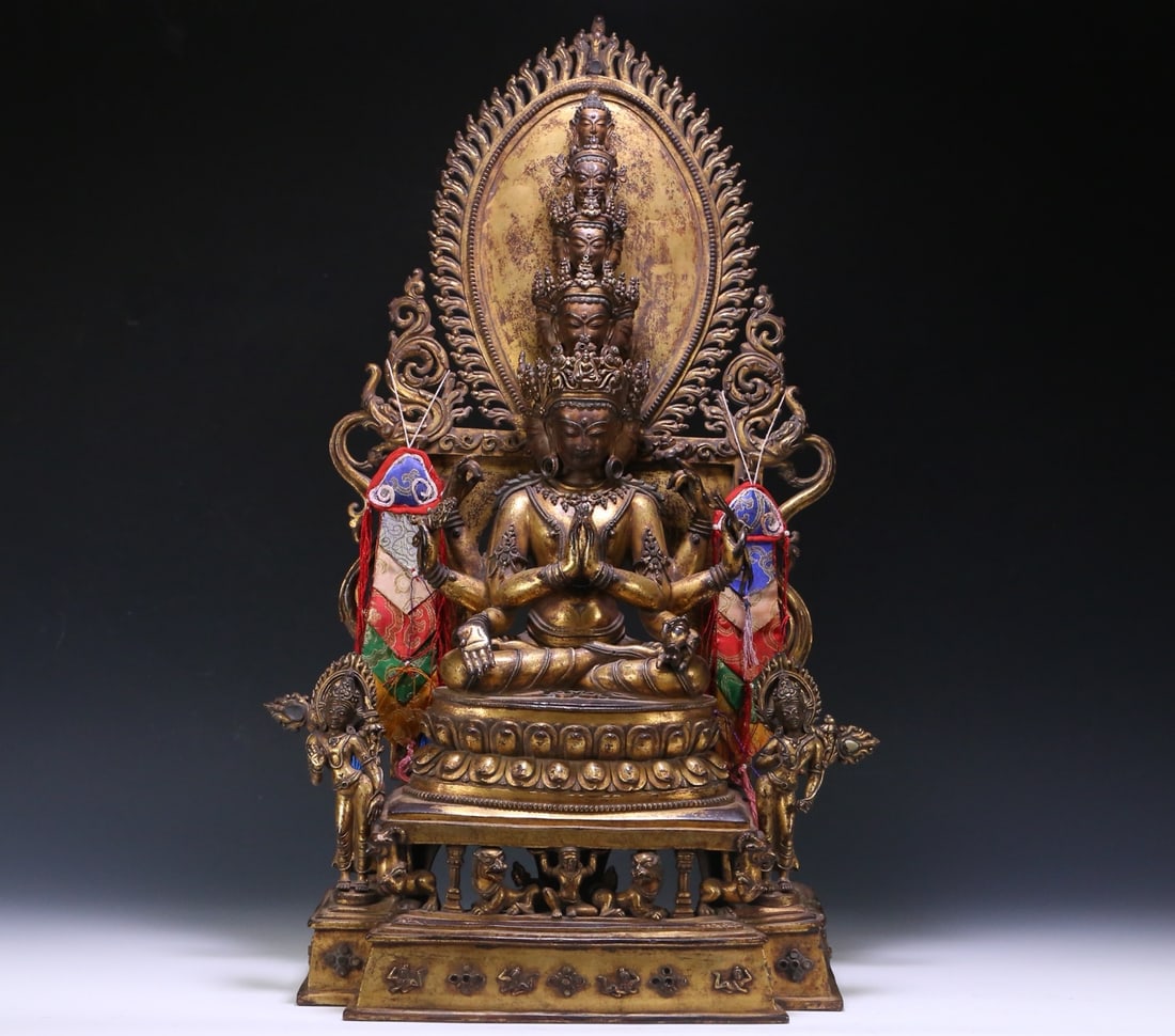 An Exquisite Gilt Bronze Statue of Avalokitesvara Ornament: An Exquisite Gilt Bronze Statue of Avalokitesvara Ornament Qing Dynasty, China Size:67cmx36cmx21cm Weight:19500g (The Dimensions Of All Batches Are Manually Measured.If You Need More Detailed Informat