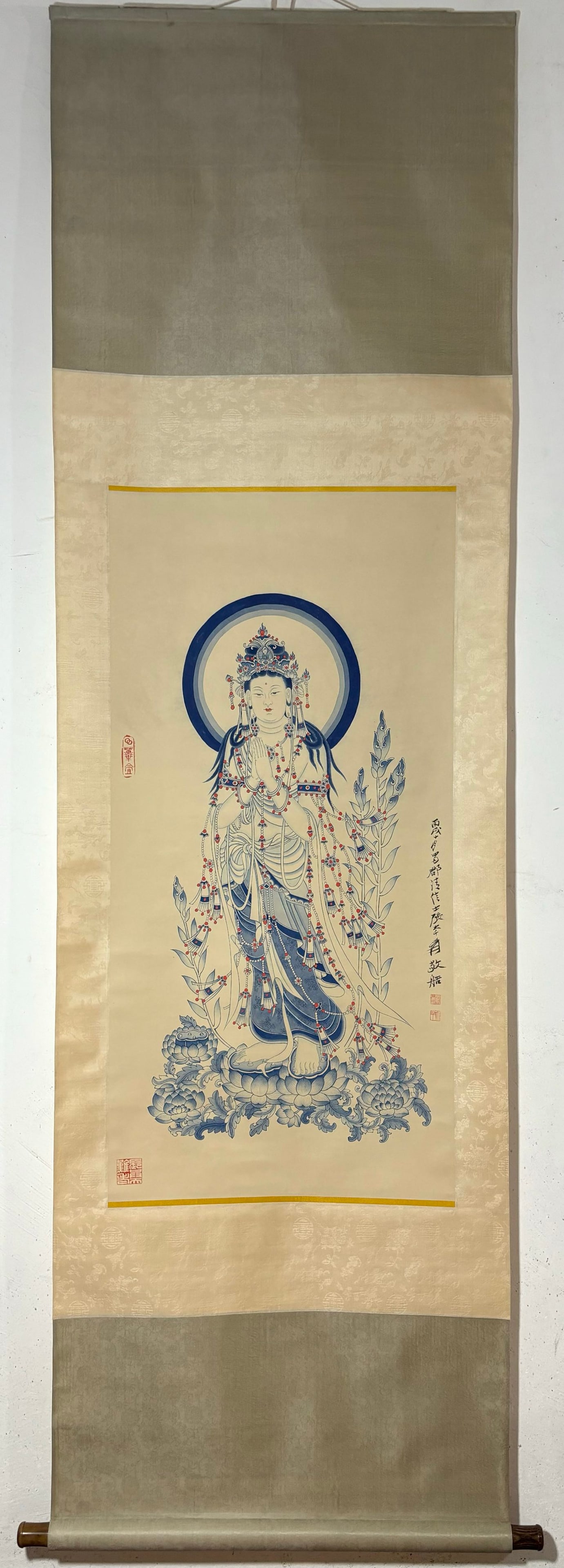 A Chinese Vertical Scroll Ink Painting of Statue of Avalokitesvara on Paper: A Chinese Vertical Scroll Ink Painting of Statue of Avalokitesvara on Paper Zhang daqian Without frame Size:100.5cmx49.5cm (The Dimensions Of All Batches Are Manually Measured.If You Need More Detaile