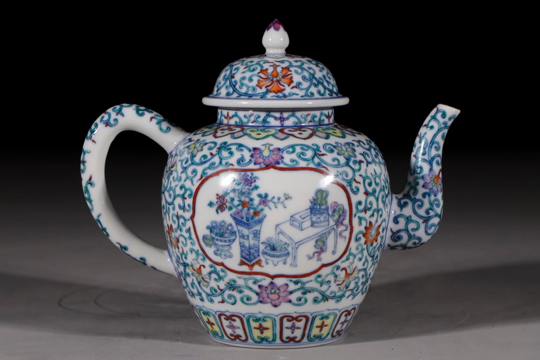 An Exquisite Doucai Lotus Pattern Ewer: An Exquisite Doucai Lotus Pattern Ewer Qing Dynasty, China Qianlong Six-character Mark Size:18cmx21.2cm (The Dimensions Of All Batches Are Manually Measured.If You Need More Detailed Information,