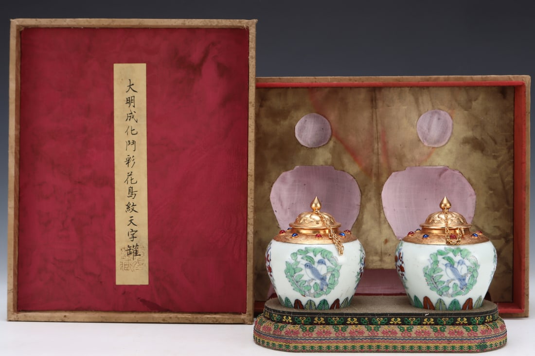 An Exquisite Doucai Cover with Gold Flower and Bird Pattern Jar: An Exquisite Doucai Cover with Gold Flower and Bird Pattern Jar Ming Dynasty, China Size:9.7cmx8.3cm (The Dimensions Of All Batches Are Manually Measured.If You Need More Detailed Information, Please