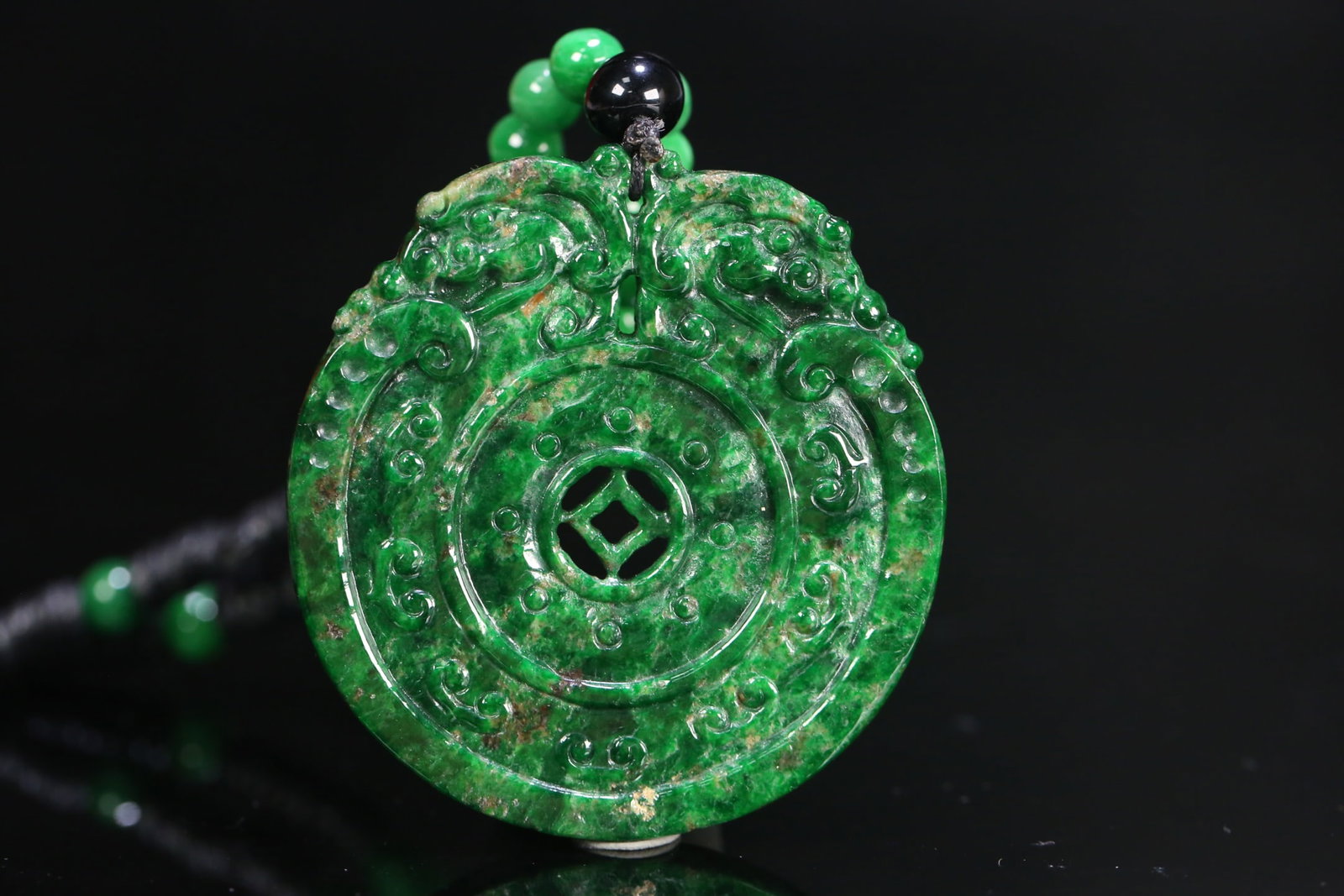 An Exquisite Jadeite Auspicious Cloud Pattern Pendant - 2