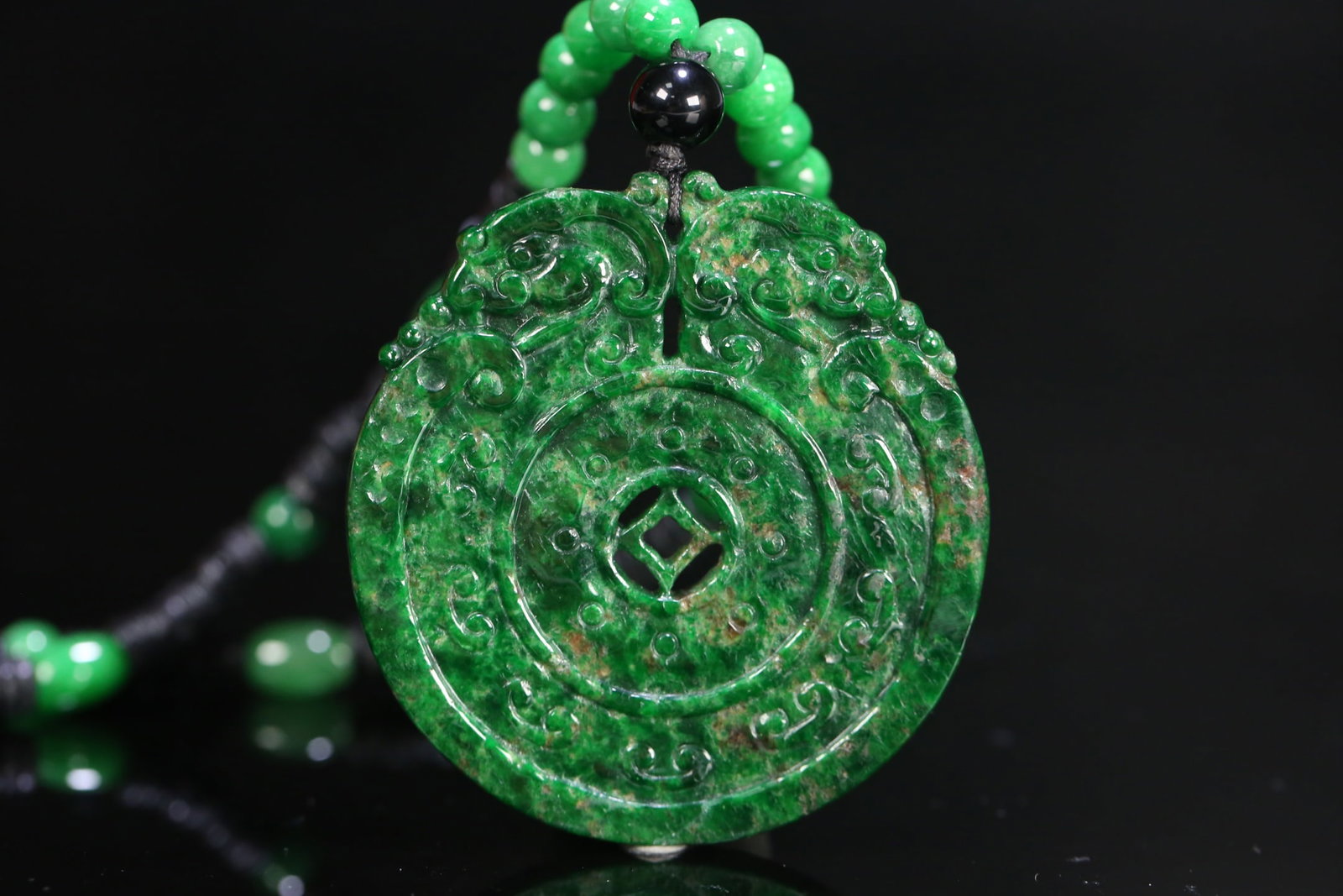 An Exquisite Jadeite Auspicious Cloud Pattern Pendant - 3